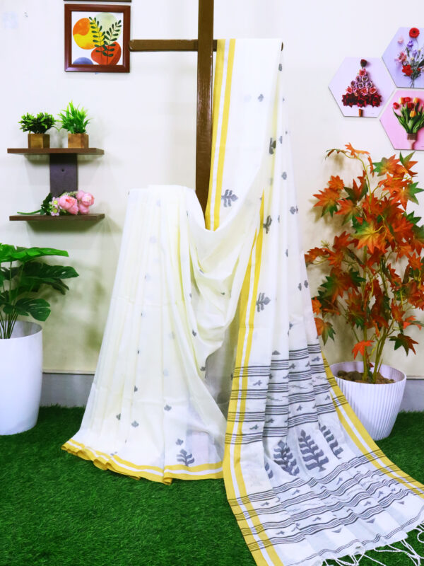 Off White Handloom Khadi Cotton Dhakai Jamdani Saree