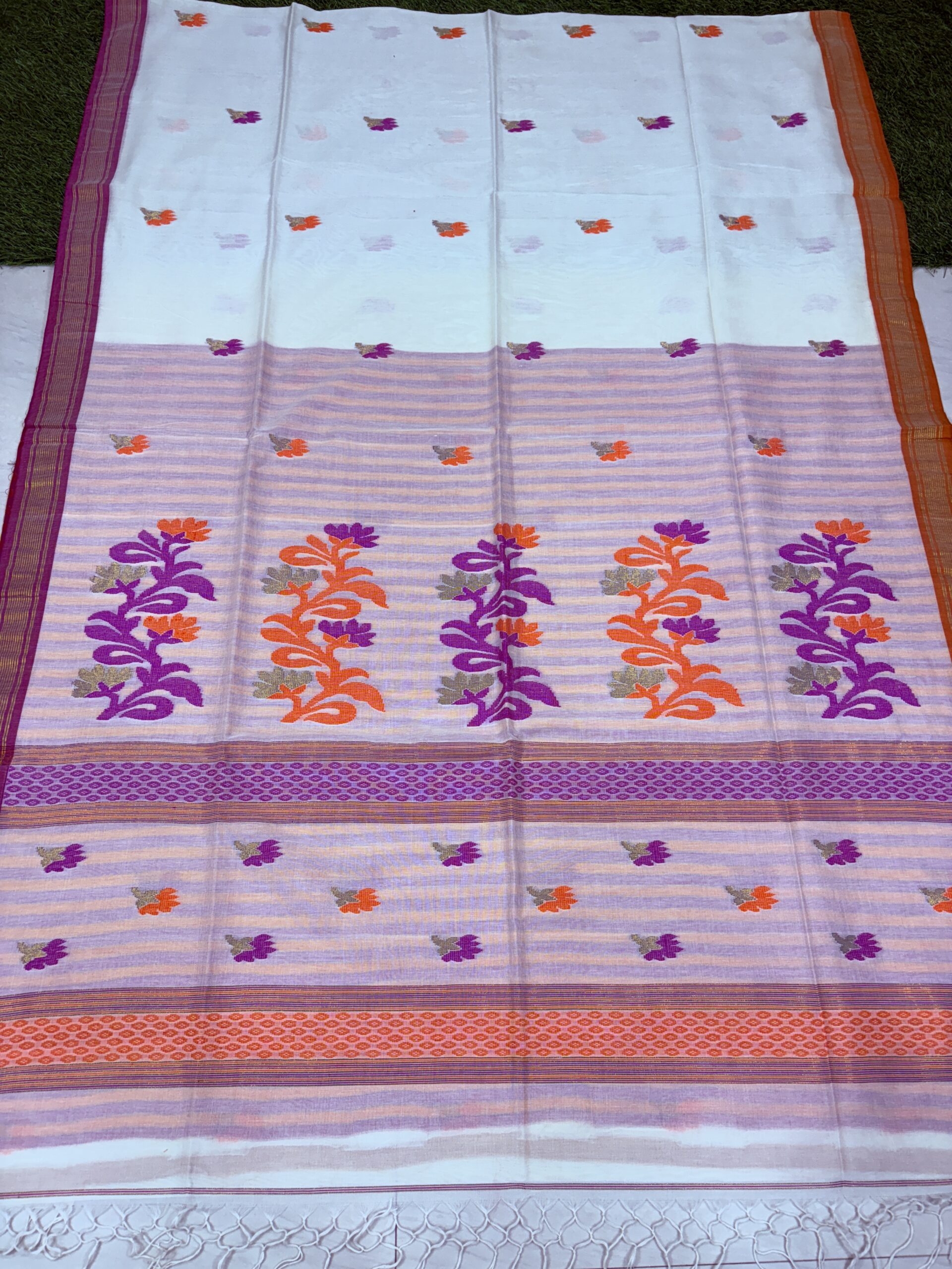 Off-White Handloom Premium Cotton Jamdani Saree - Image 2