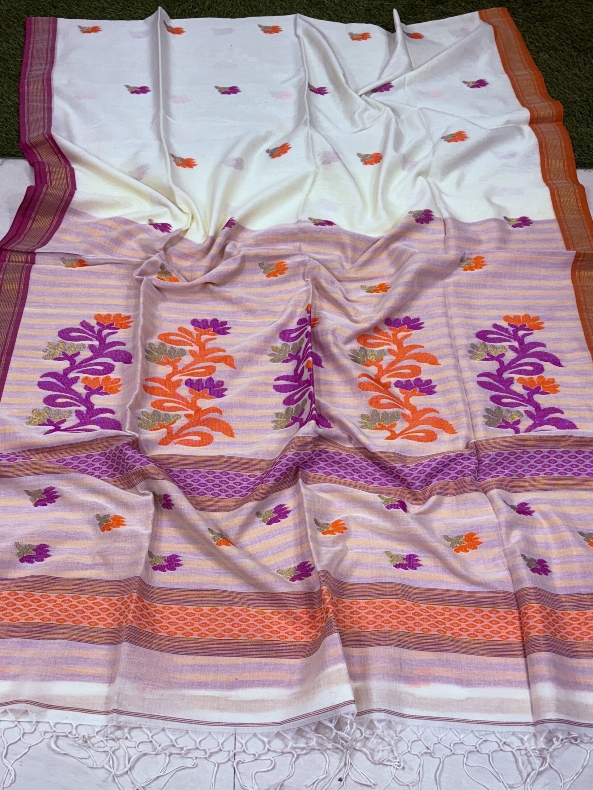 Off-White Handloom Premium Cotton Jamdani Saree - Image 6