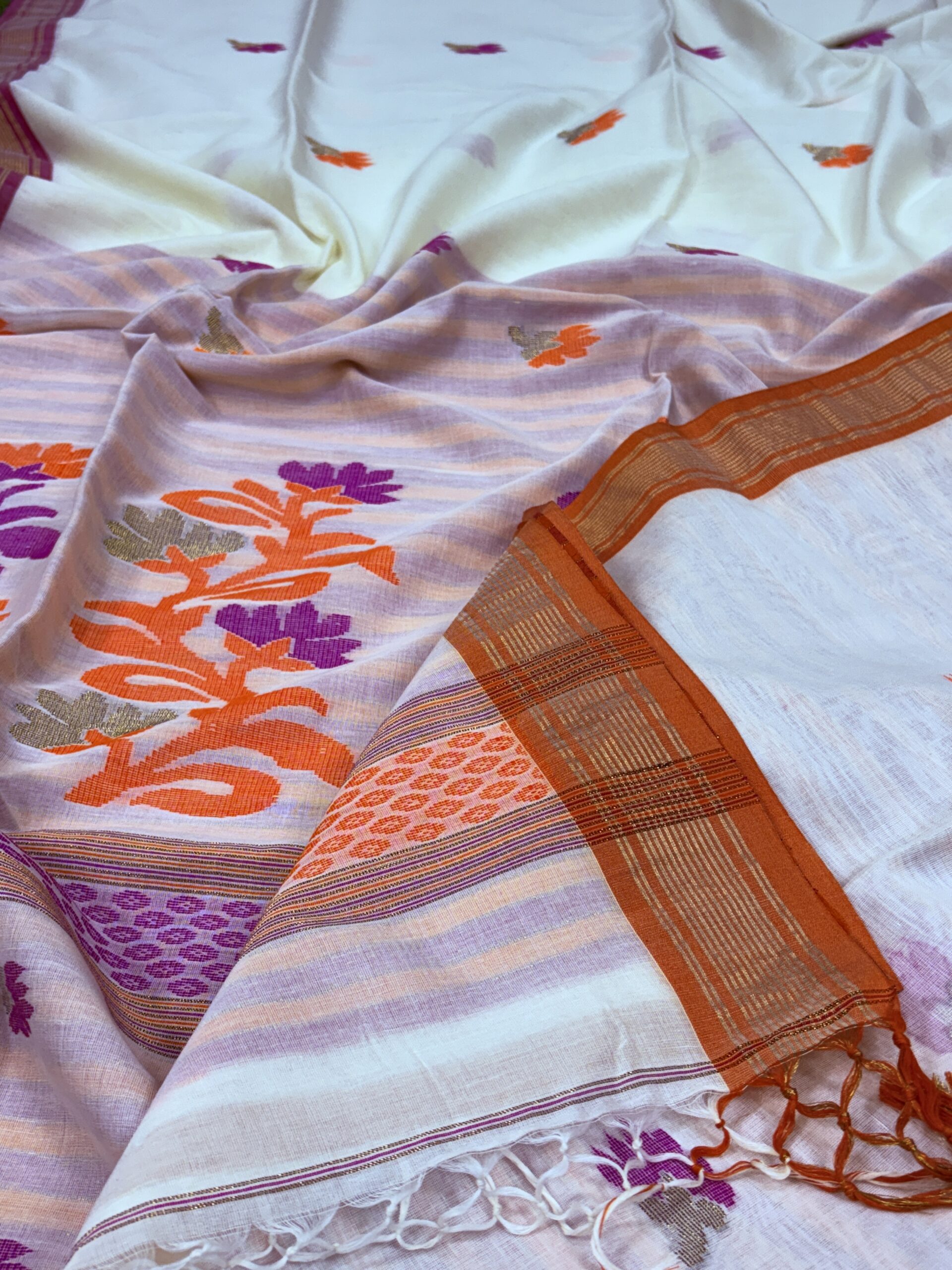 Off-White Handloom Premium Cotton Jamdani Saree - Image 7