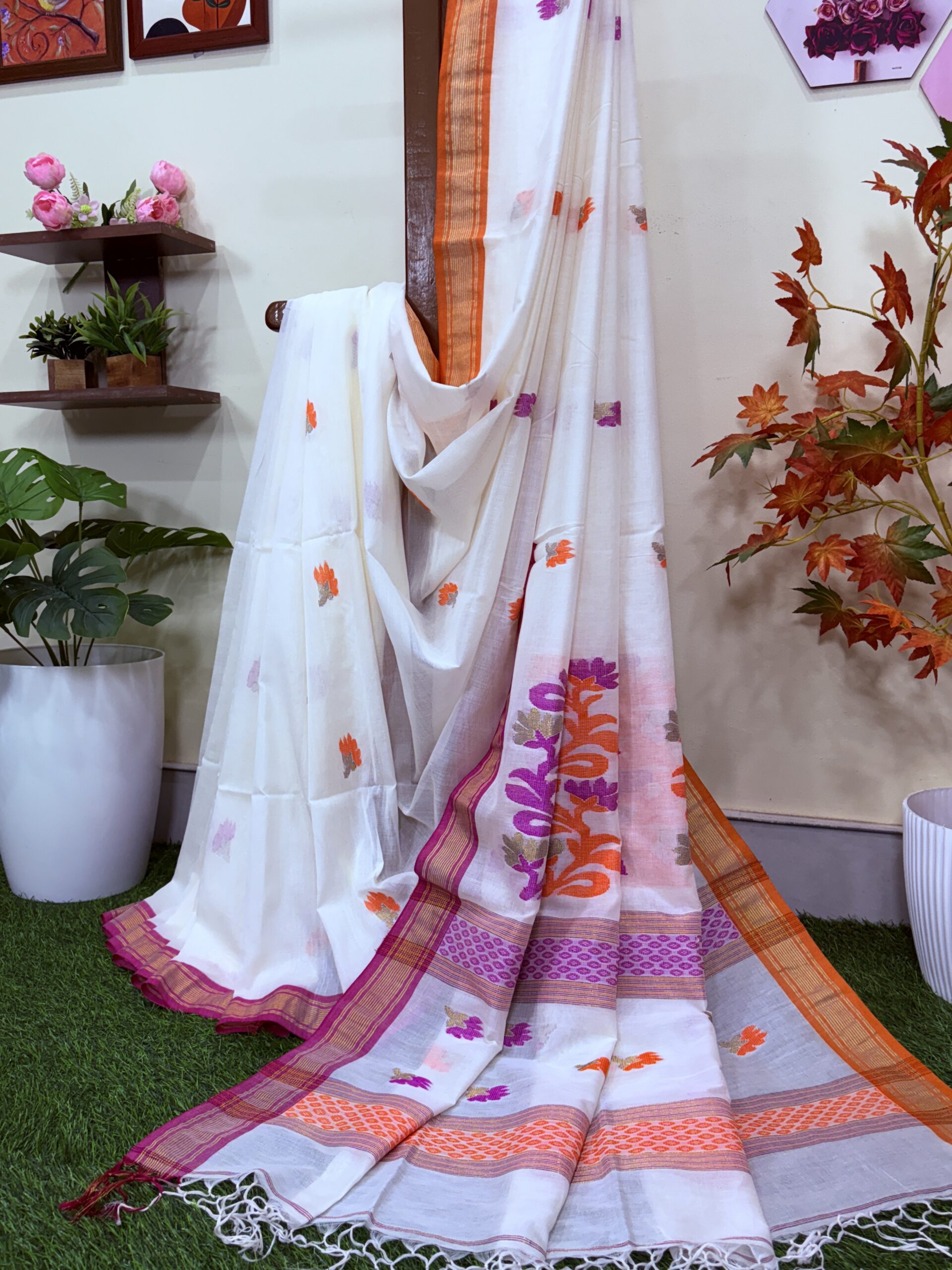 Off-White Handloom Premium Cotton Jamdani Saree - Image 9