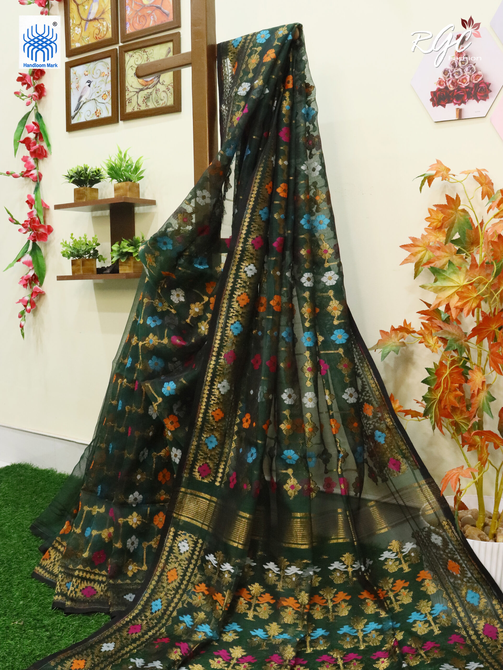 Bottle Green Pure Resham Dhakai Muslin Jamdani Saree - Image 7