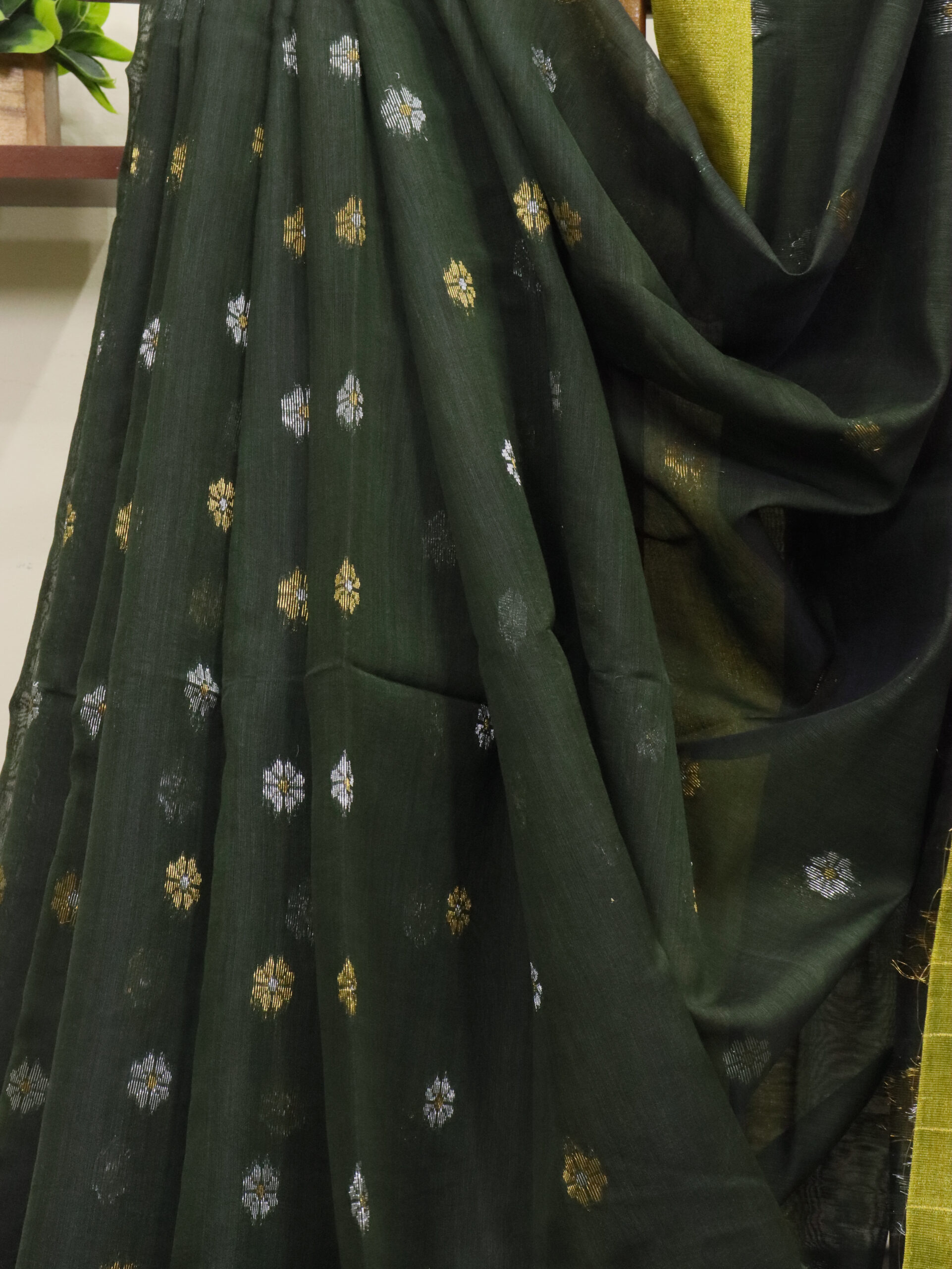 Dark Pista Green Cotton Silk Zari Jamdani Saree - Image 9