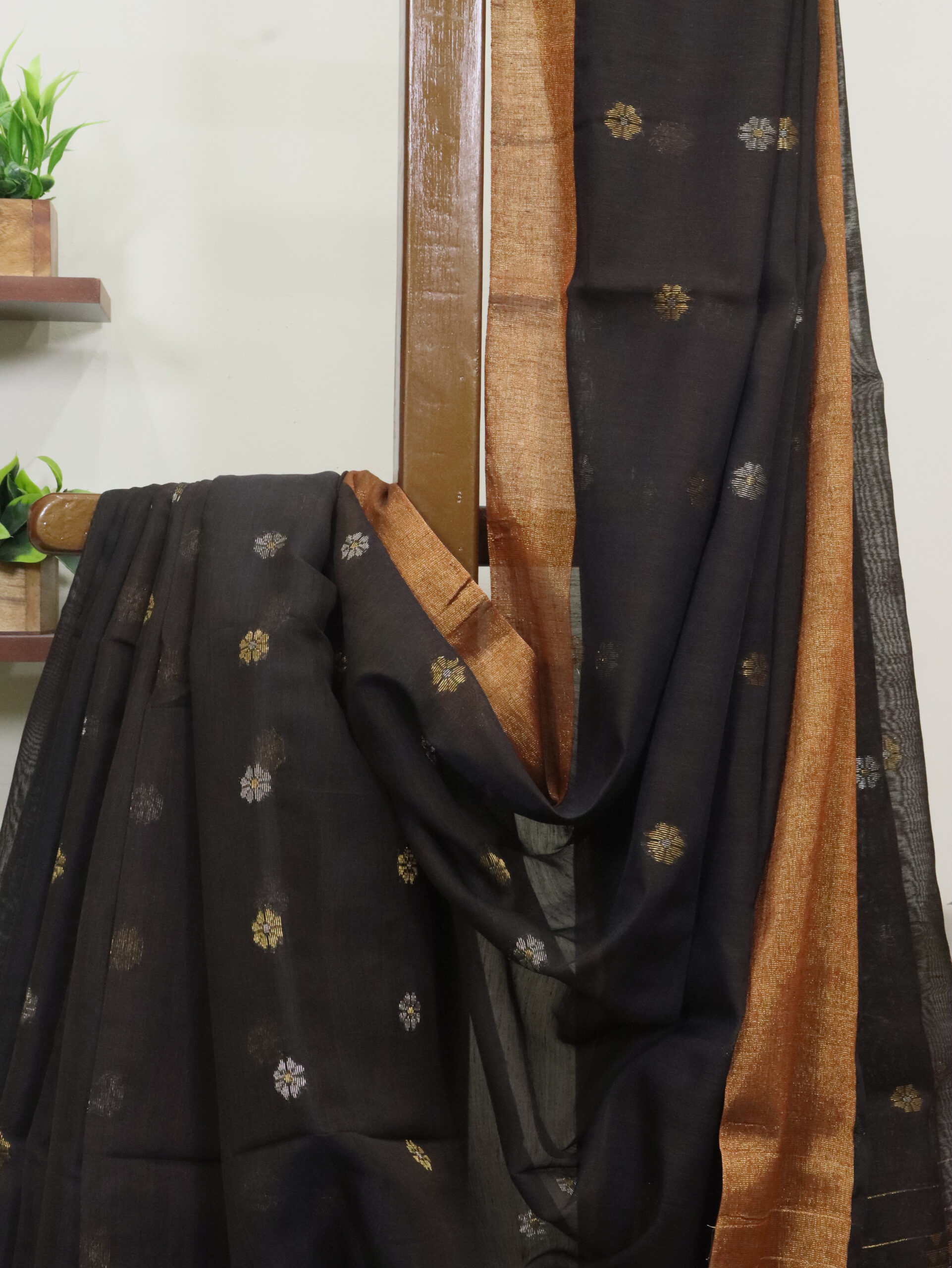 Blackish Brown Cotton Silk Zari Jamdani Saree - Image 2