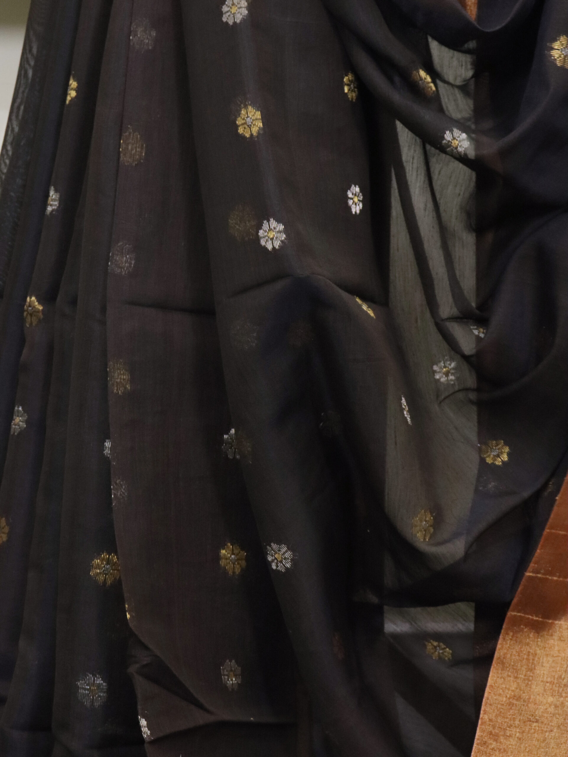 Blackish Brown Cotton Silk Zari Jamdani Saree - Image 3