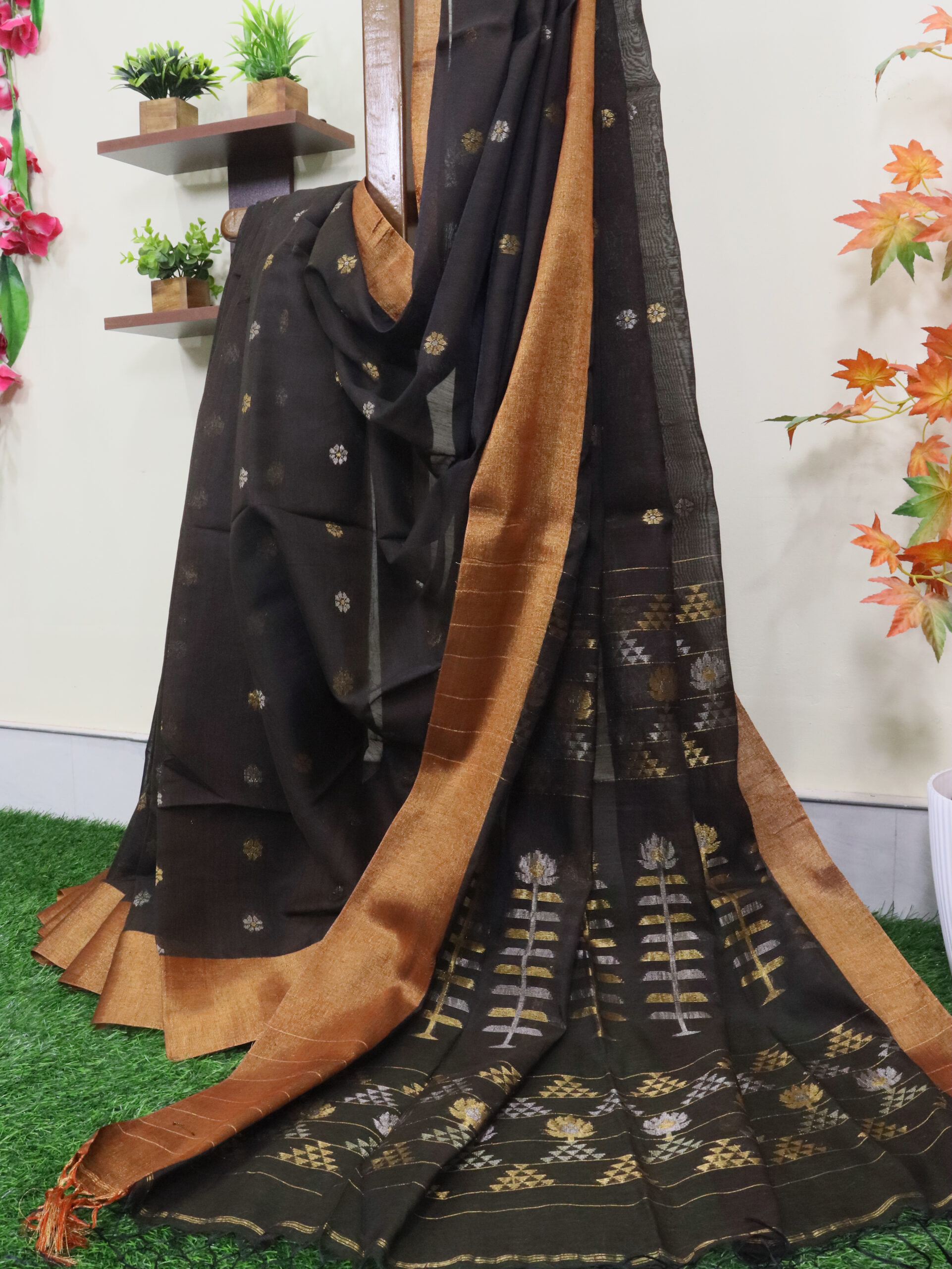 Blackish Brown Cotton Silk Zari Jamdani Saree - Image 4