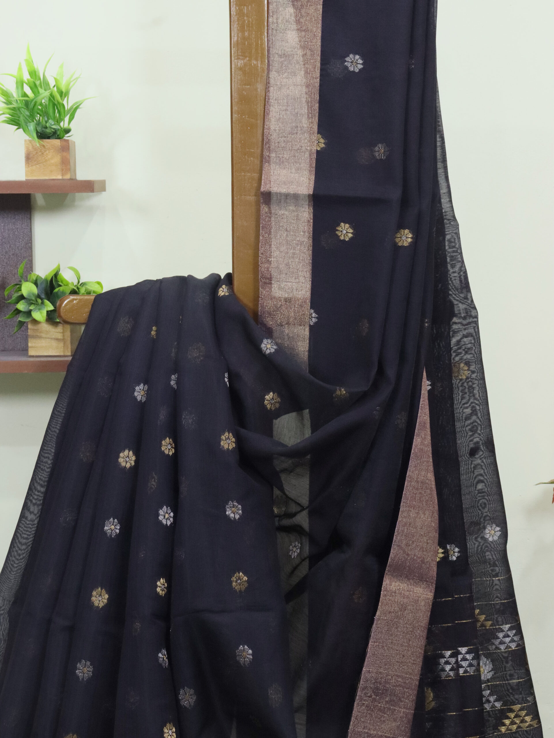 Purple Black Cotton Silk Zari Jamdani Saree - Image 2