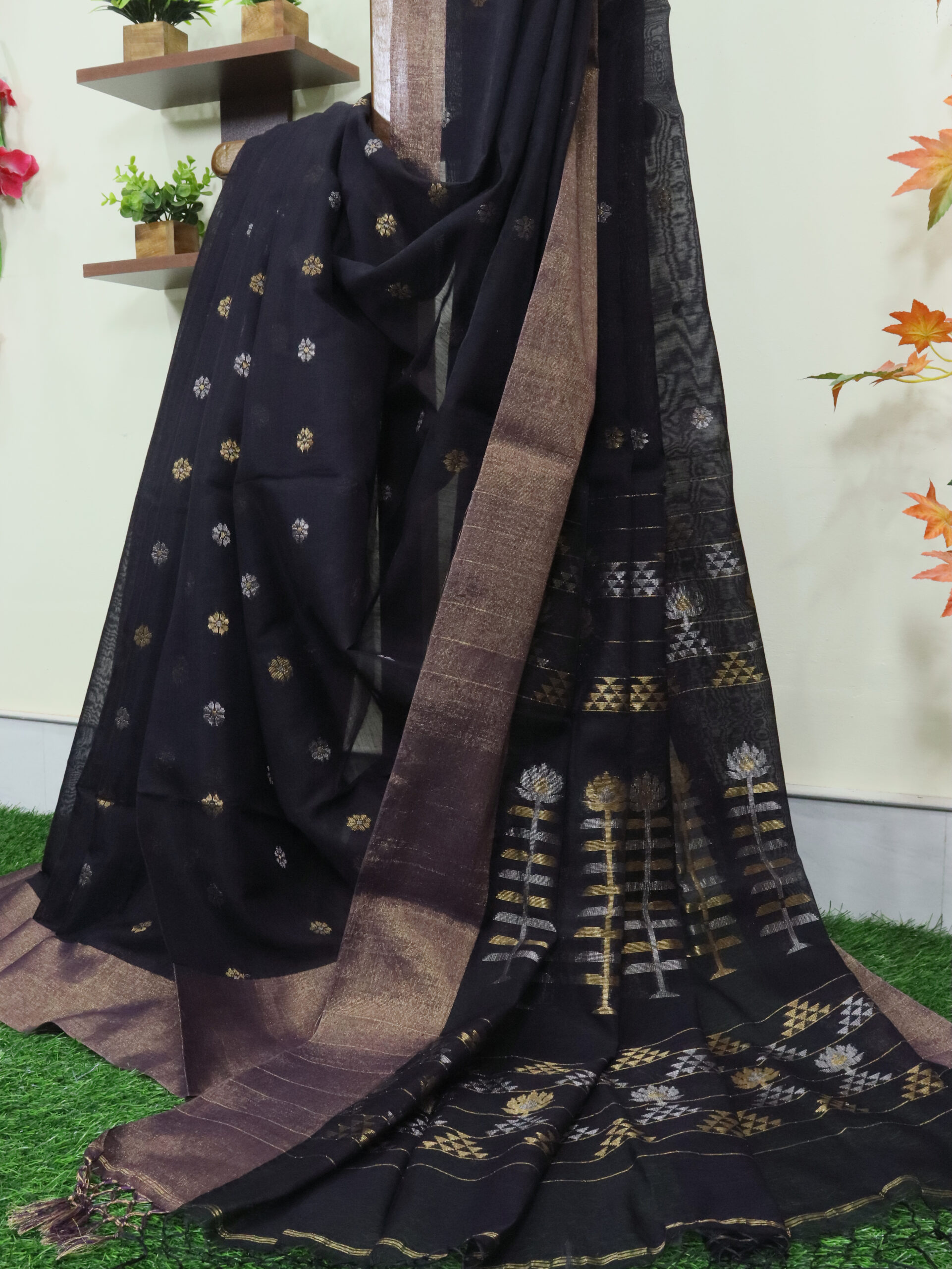 Purple Black Cotton Silk Zari Jamdani Saree - Image 4