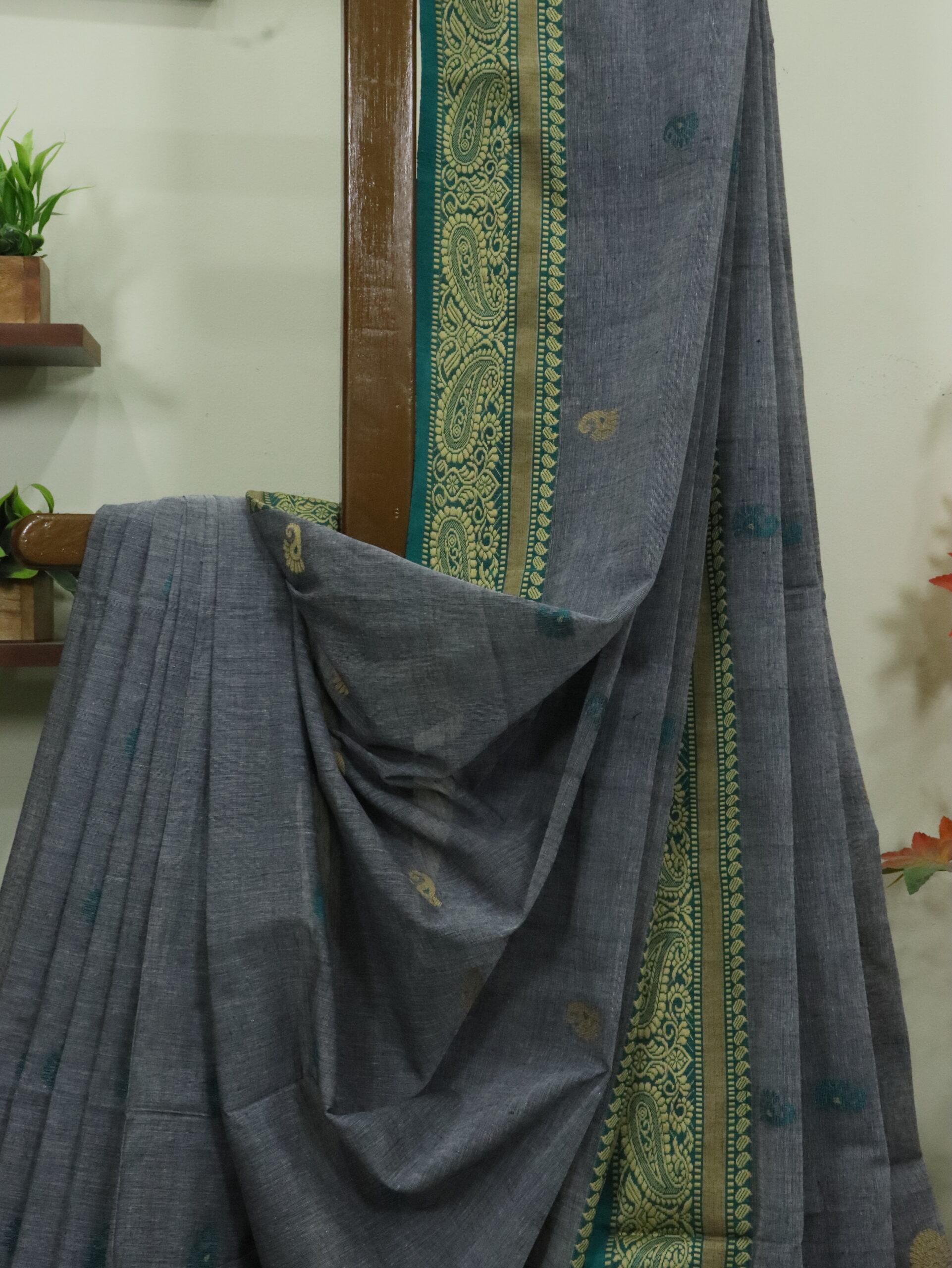 Gray Handloom Cotton Khadi Traditional Jamdani Saree - Image 4