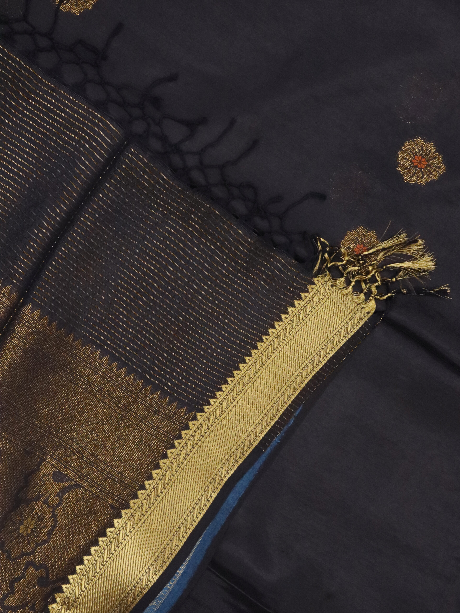 Black Katan Silk Jamdani Saree with Blouse Piece - Image 4
