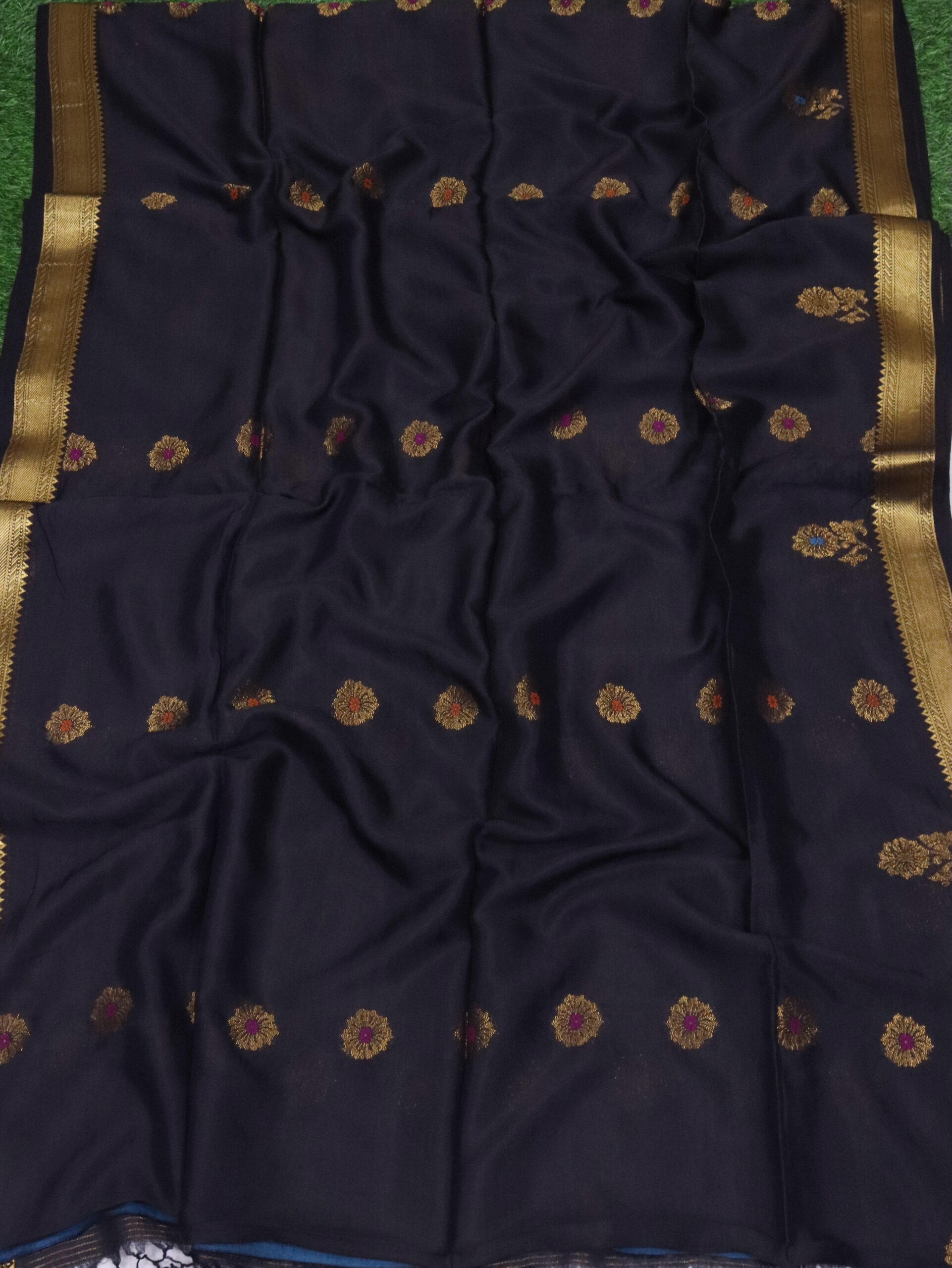 Black Katan Silk Jamdani Saree with Blouse Piece - Image 3