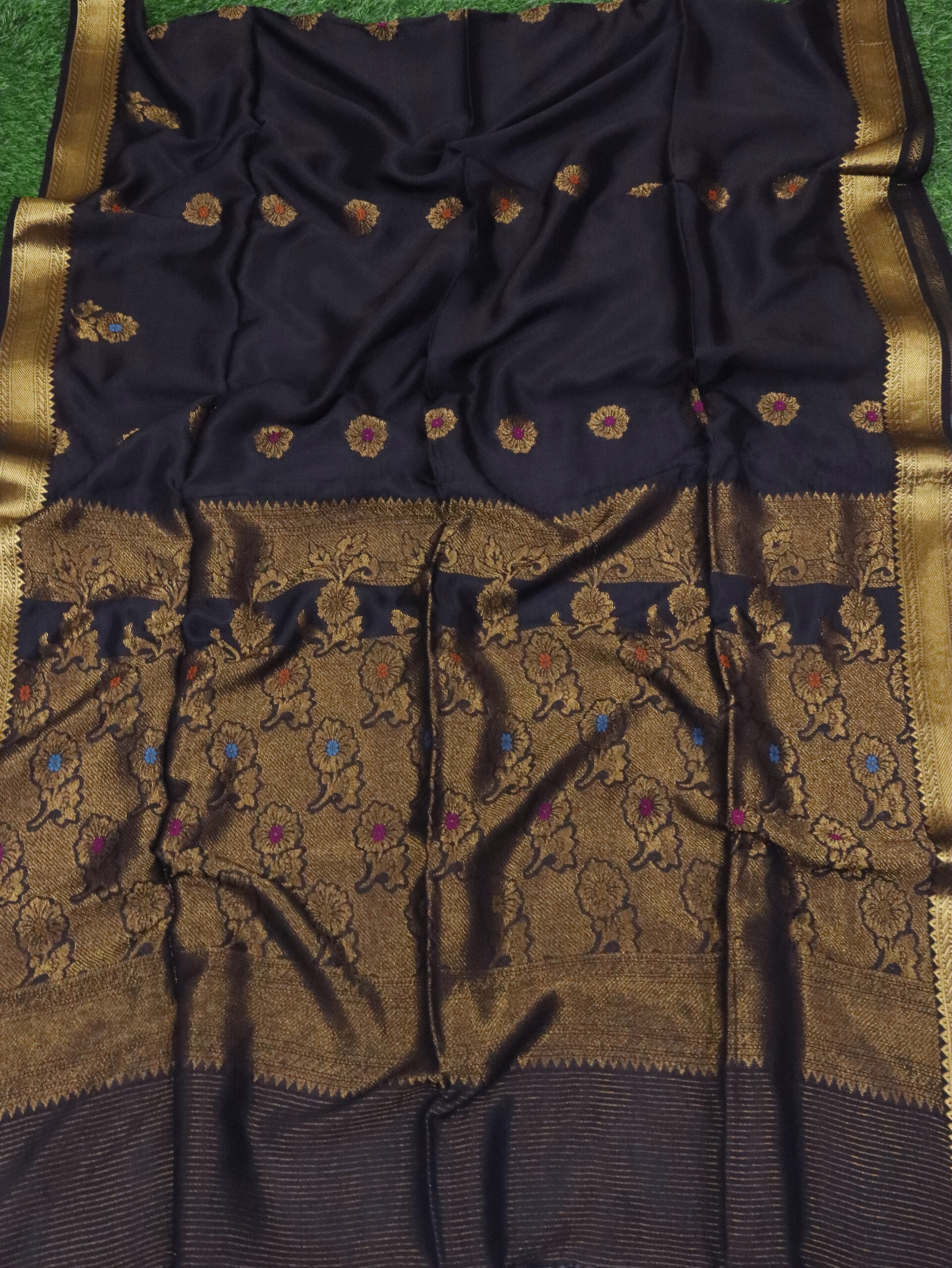 Black Katan Silk Jamdani Saree with Blouse Piece - Image 2