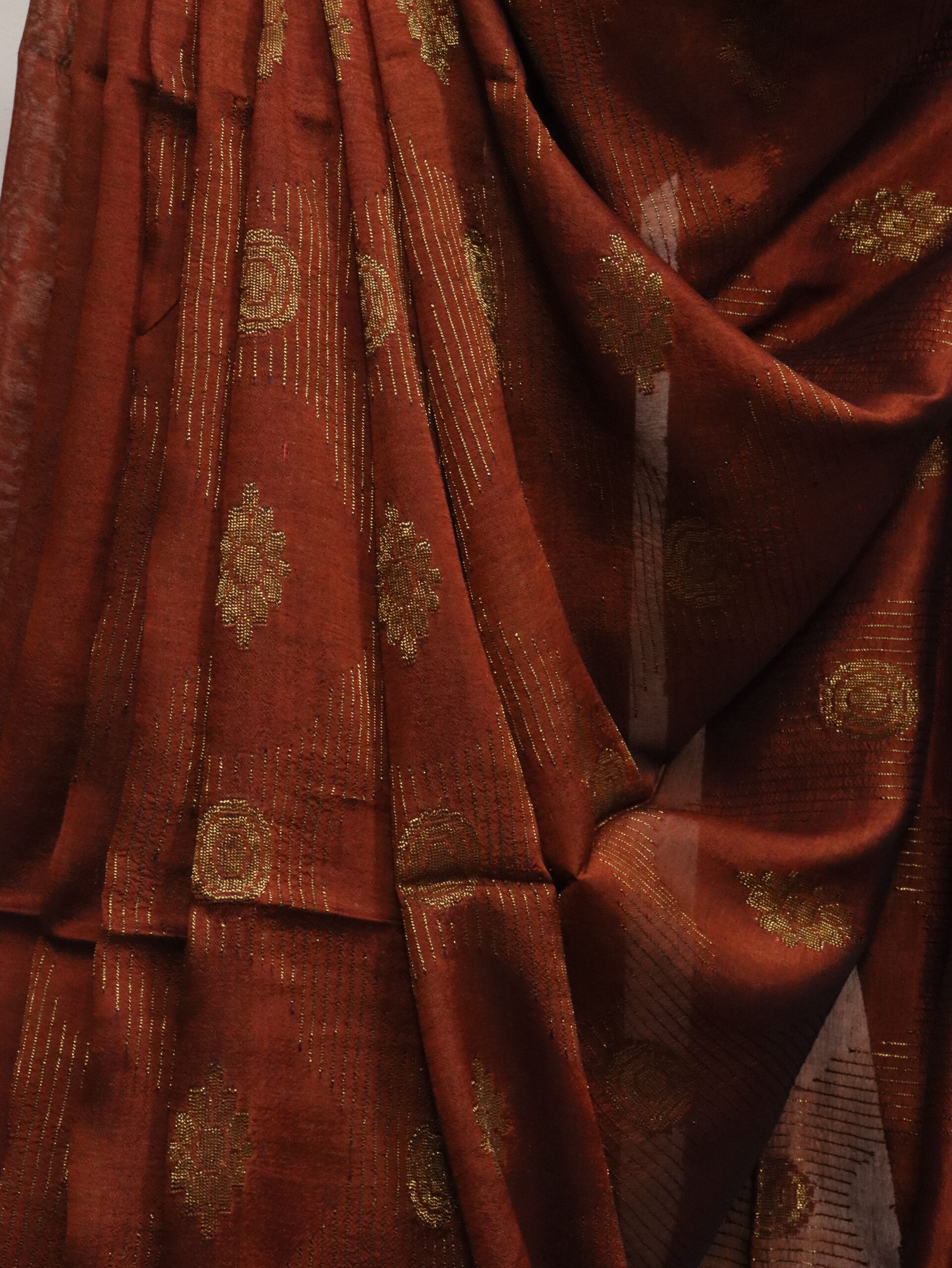 Rust Katan Silk Jamdani Saree with Blouse Piece - Image 3