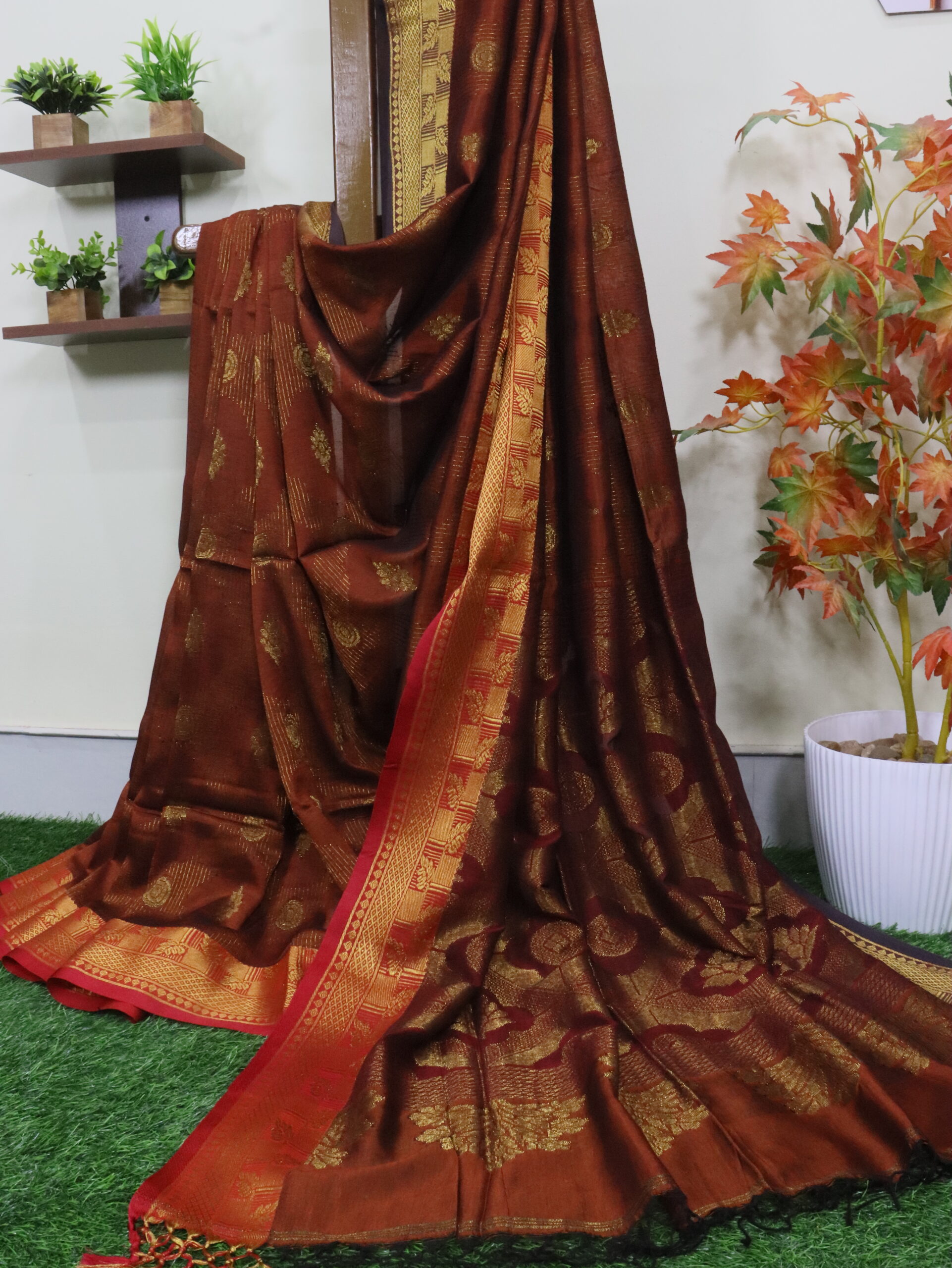 Rust Katan Silk Jamdani Saree with Blouse Piece - Image 4