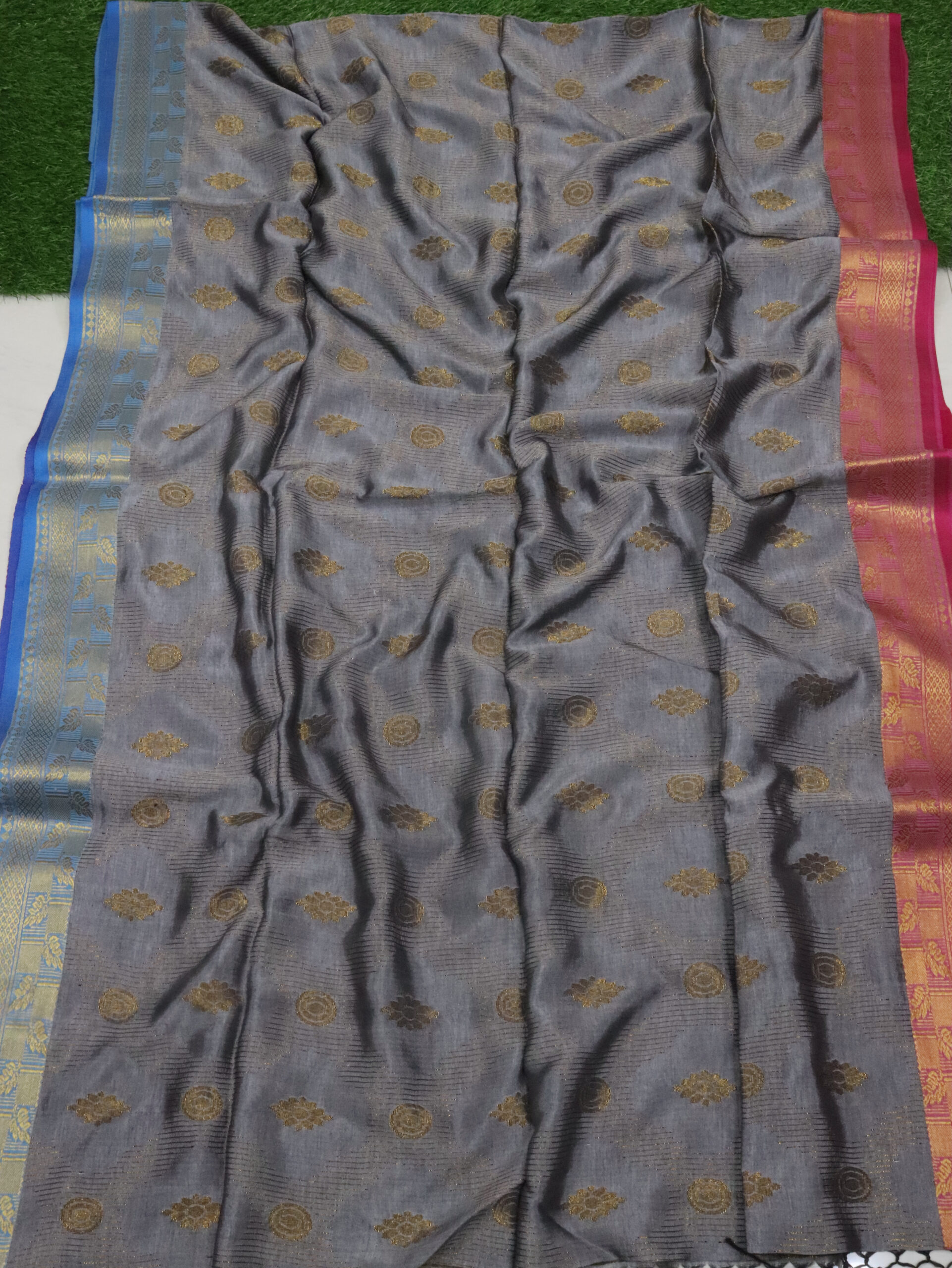Gray Katan Silk Jamdani Saree with Blouse Piece - Image 5
