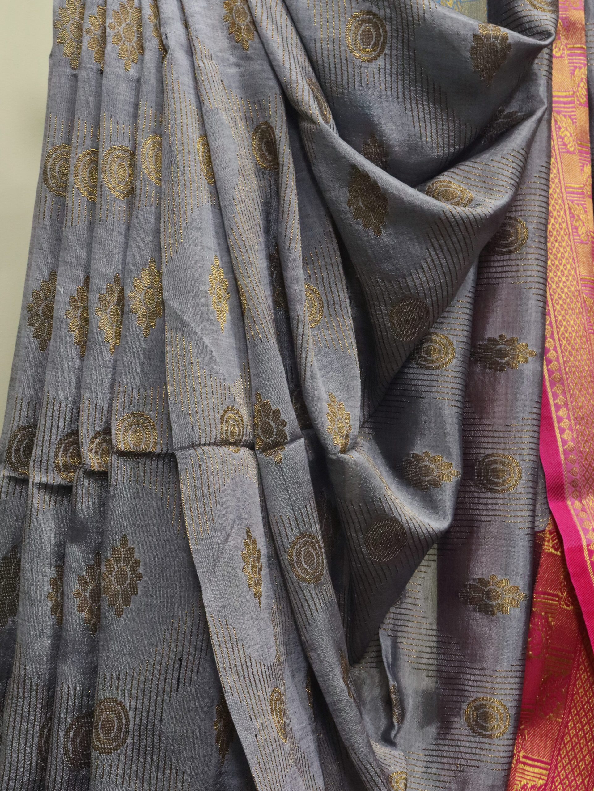Gray Katan Silk Jamdani Saree with Blouse Piece - Image 3
