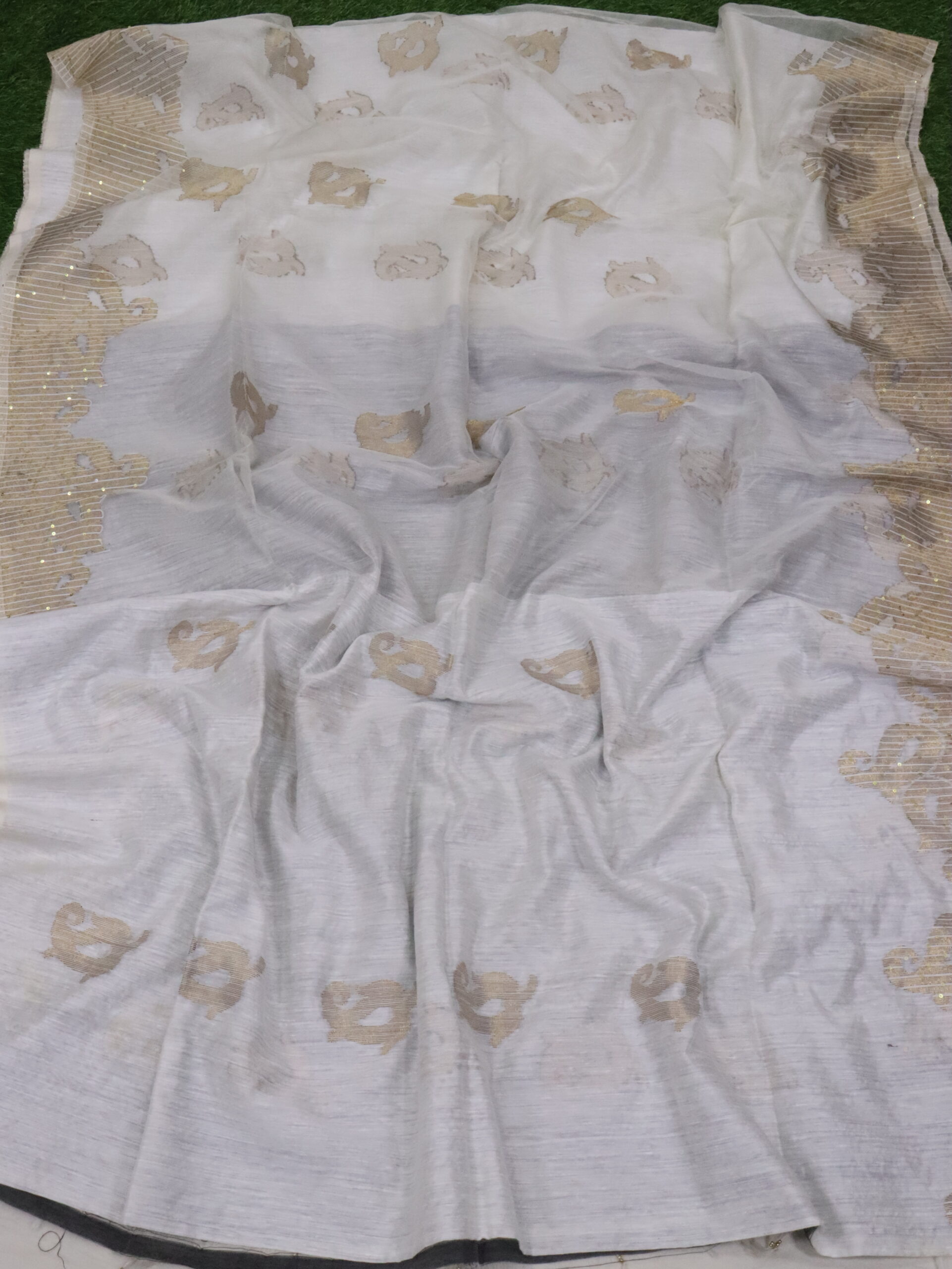 Off-white Matka Muslin Silk Antique Zari Sequence Work Jamdani Saree - Image 3