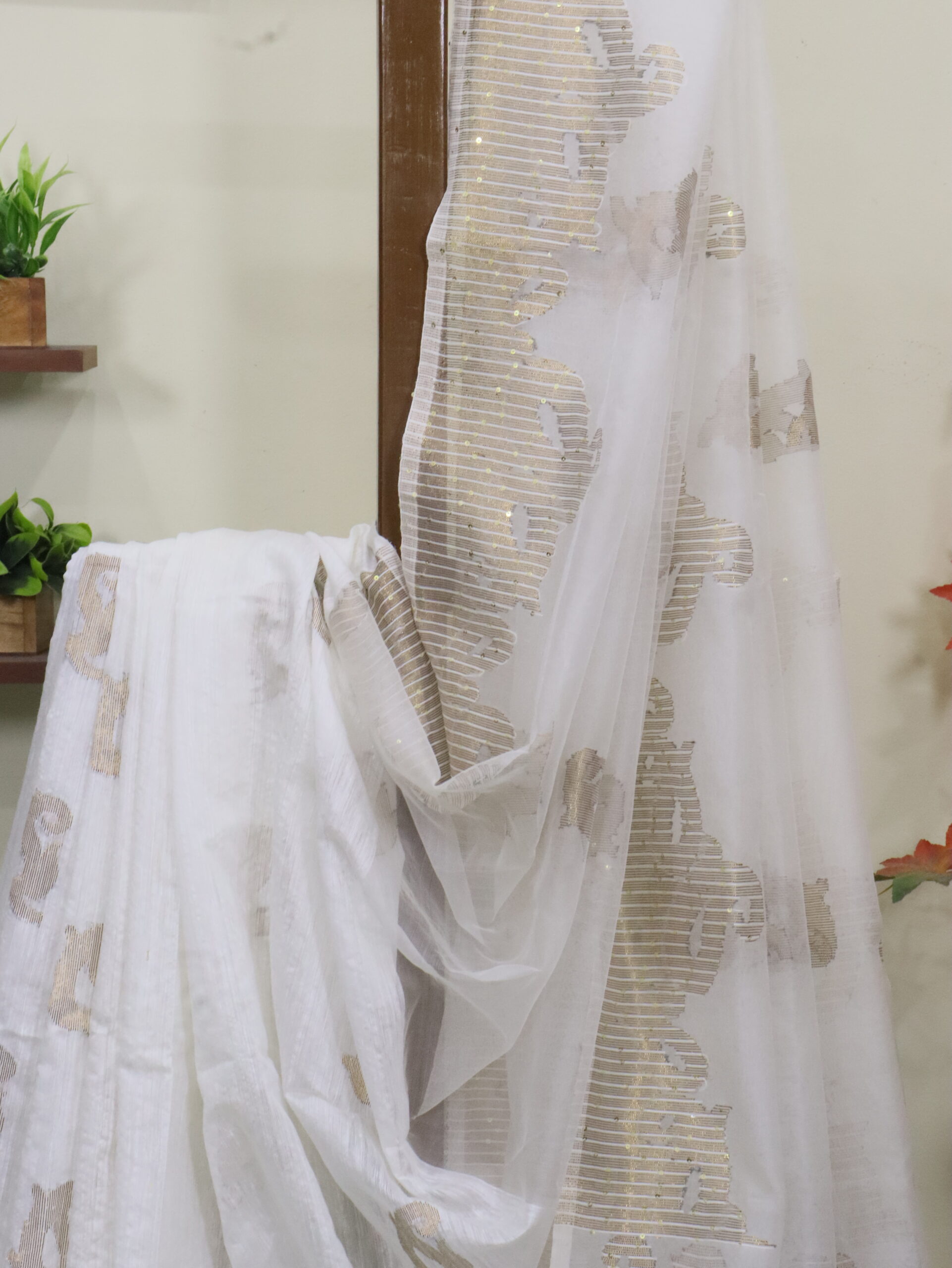 Off-white Matka Muslin Silk Antique Zari Sequence Work Jamdani Saree - Image 10