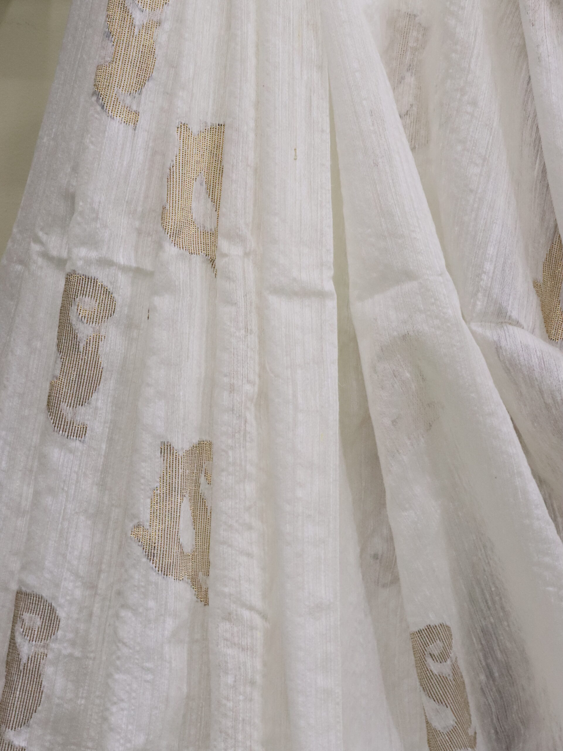 Off-white Matka Muslin Silk Antique Zari Sequence Work Jamdani Saree - Image 9
