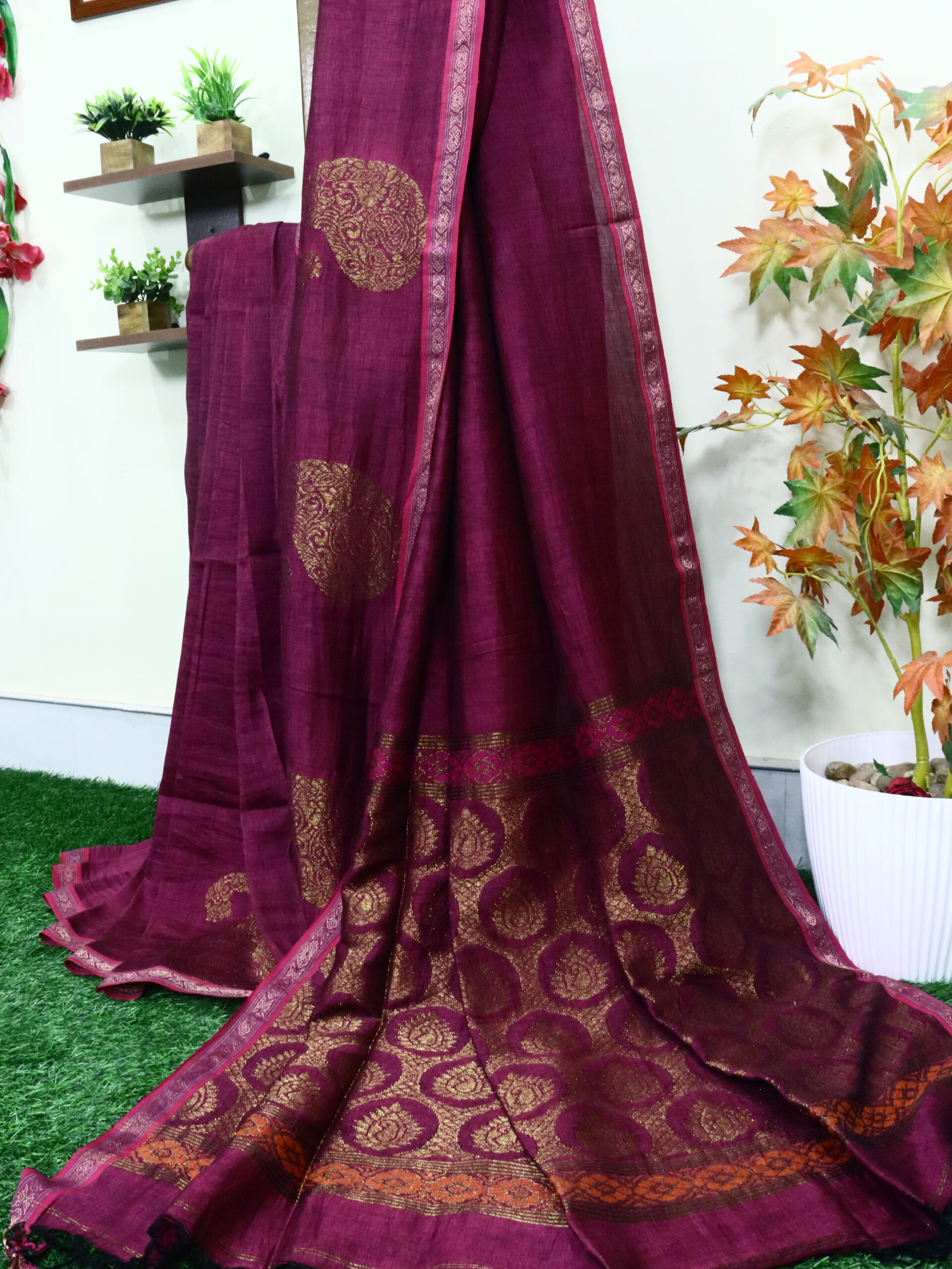 Beetroot Paisley Buta Organic Linen Jamdani Saree with Designer Blouse Piece - Image 4