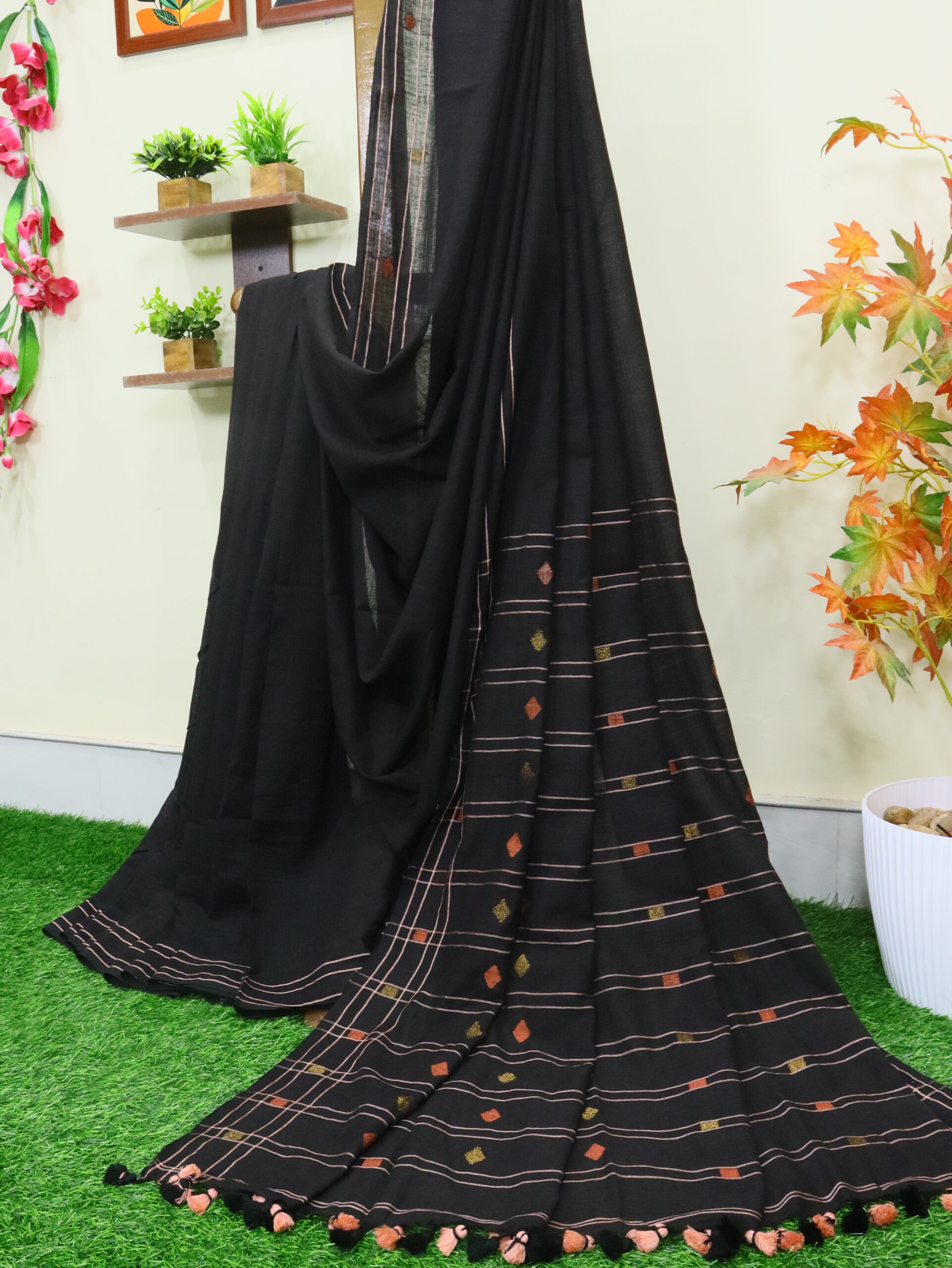 Black Premium Mulmul Cotton Jamdani Saree - Image 5