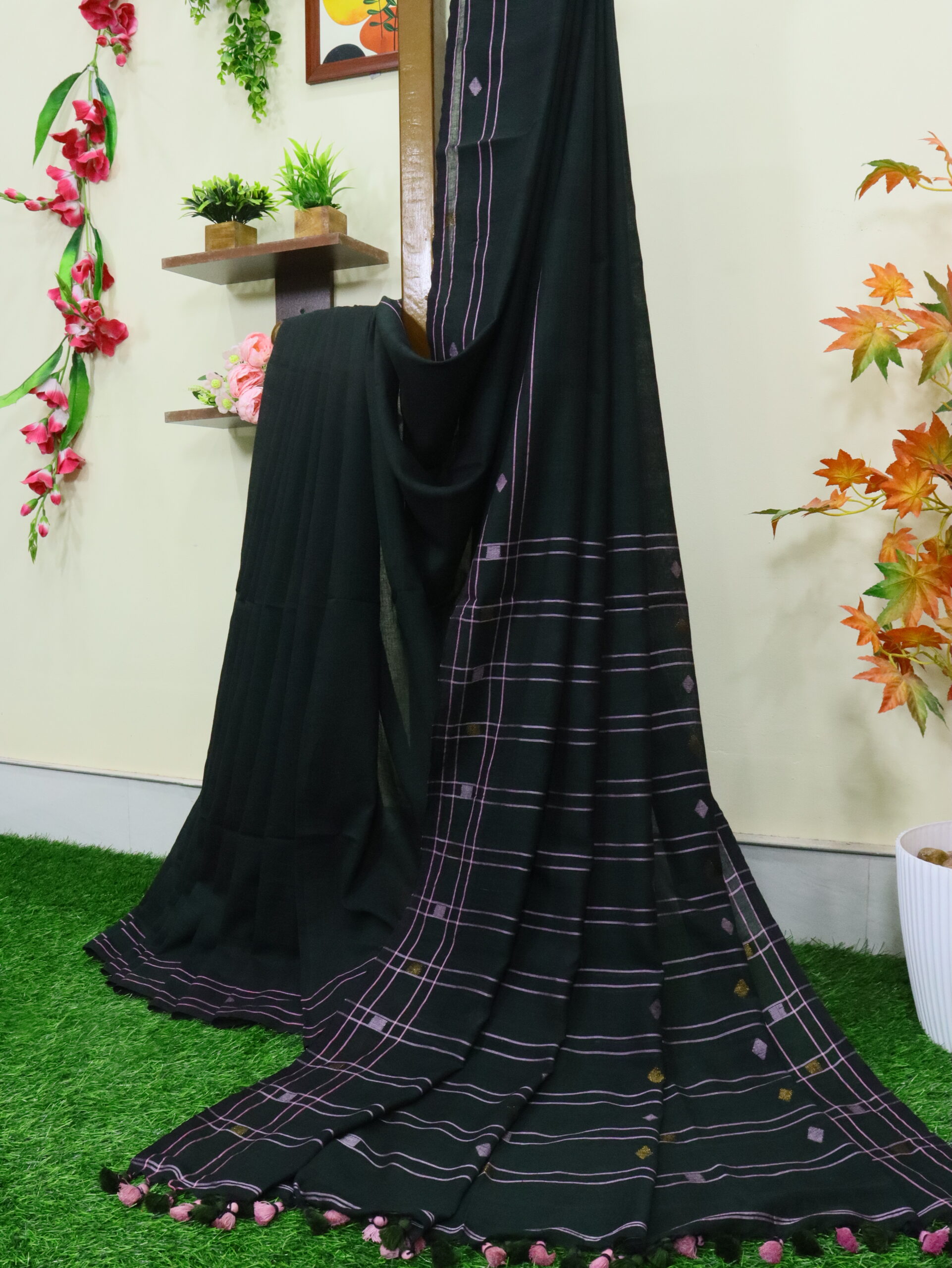 Blackish Bottle Green Premium Mulmul Cotton Jamdani Saree - Image 4