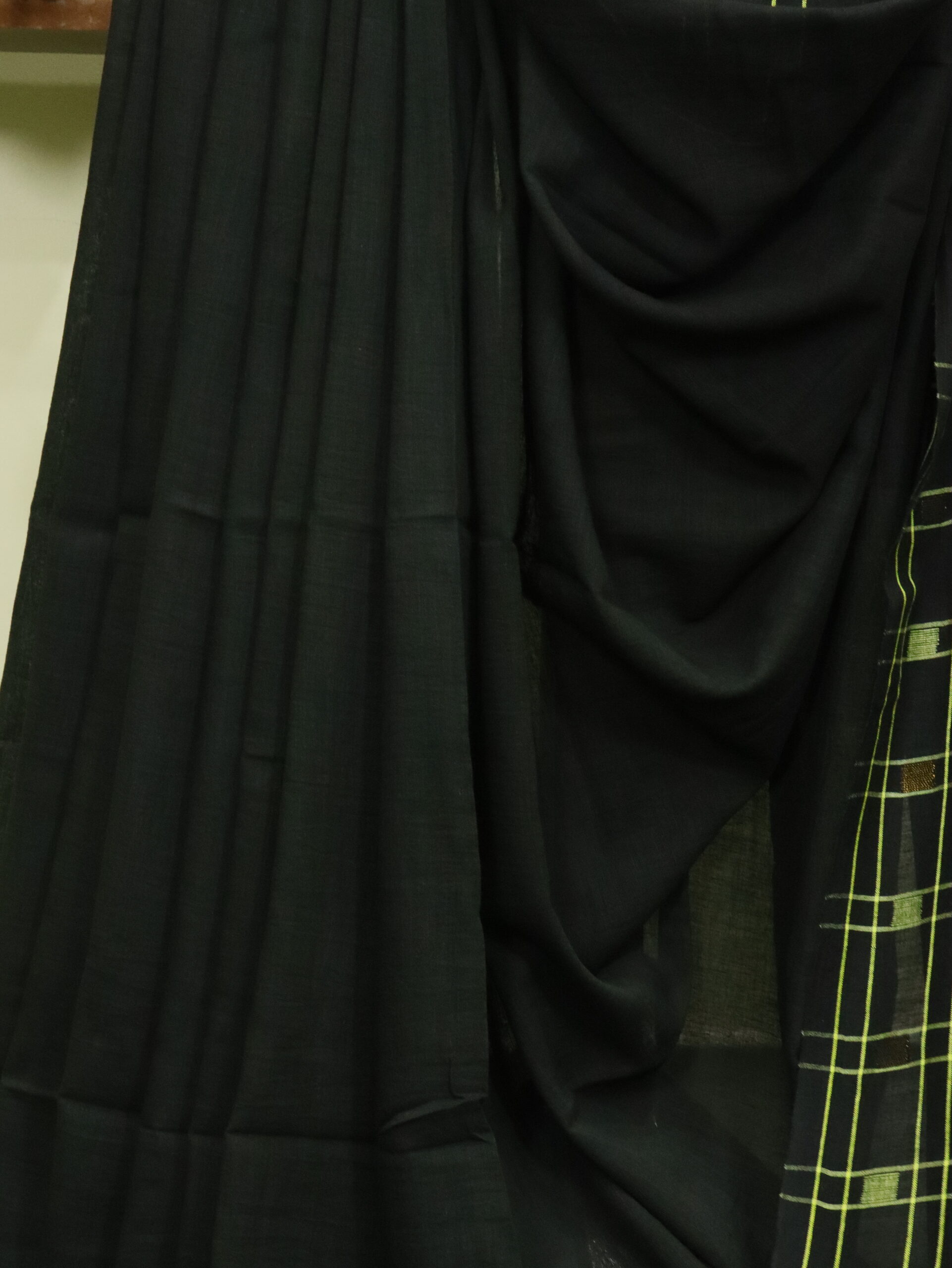 Yellow Black Premium Mulmul Cotton Jamdani Saree - Image 4