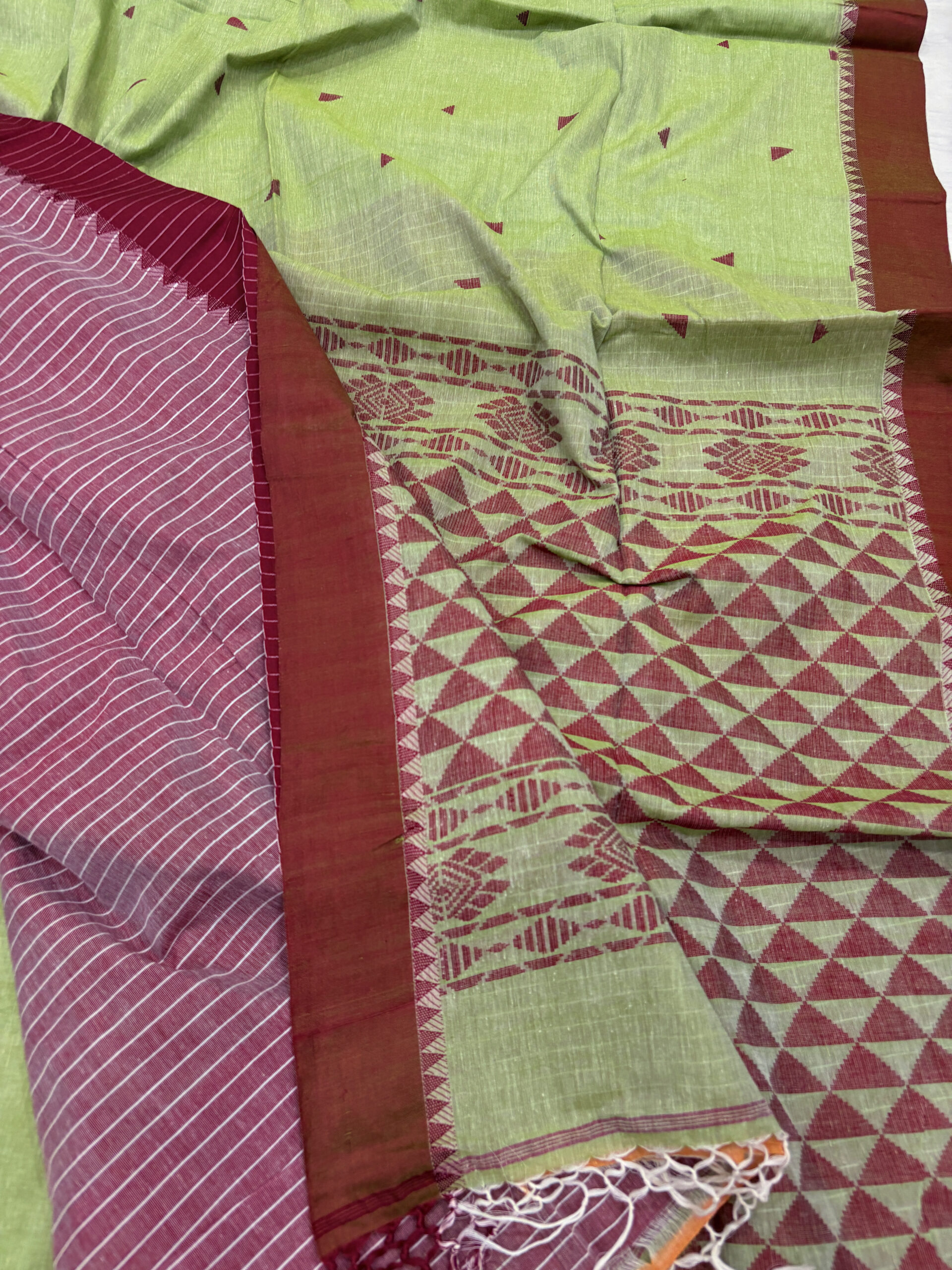 Light Green Handloom Mulmul Cotton Triangle Jamdani Saree - Image 5
