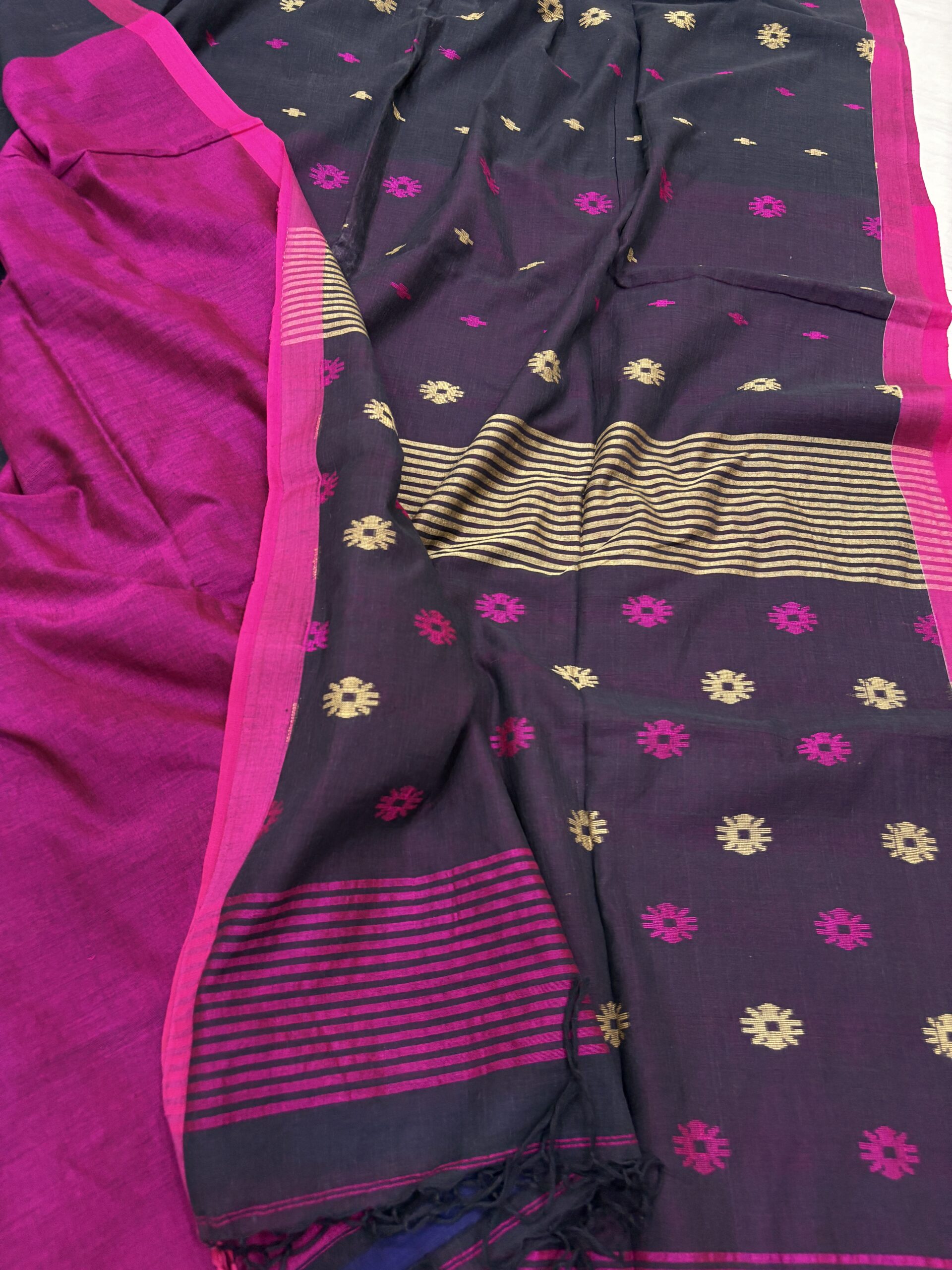 Black Handloom Mulmul Cotton Dhakai Jamdani Saree - Image 5
