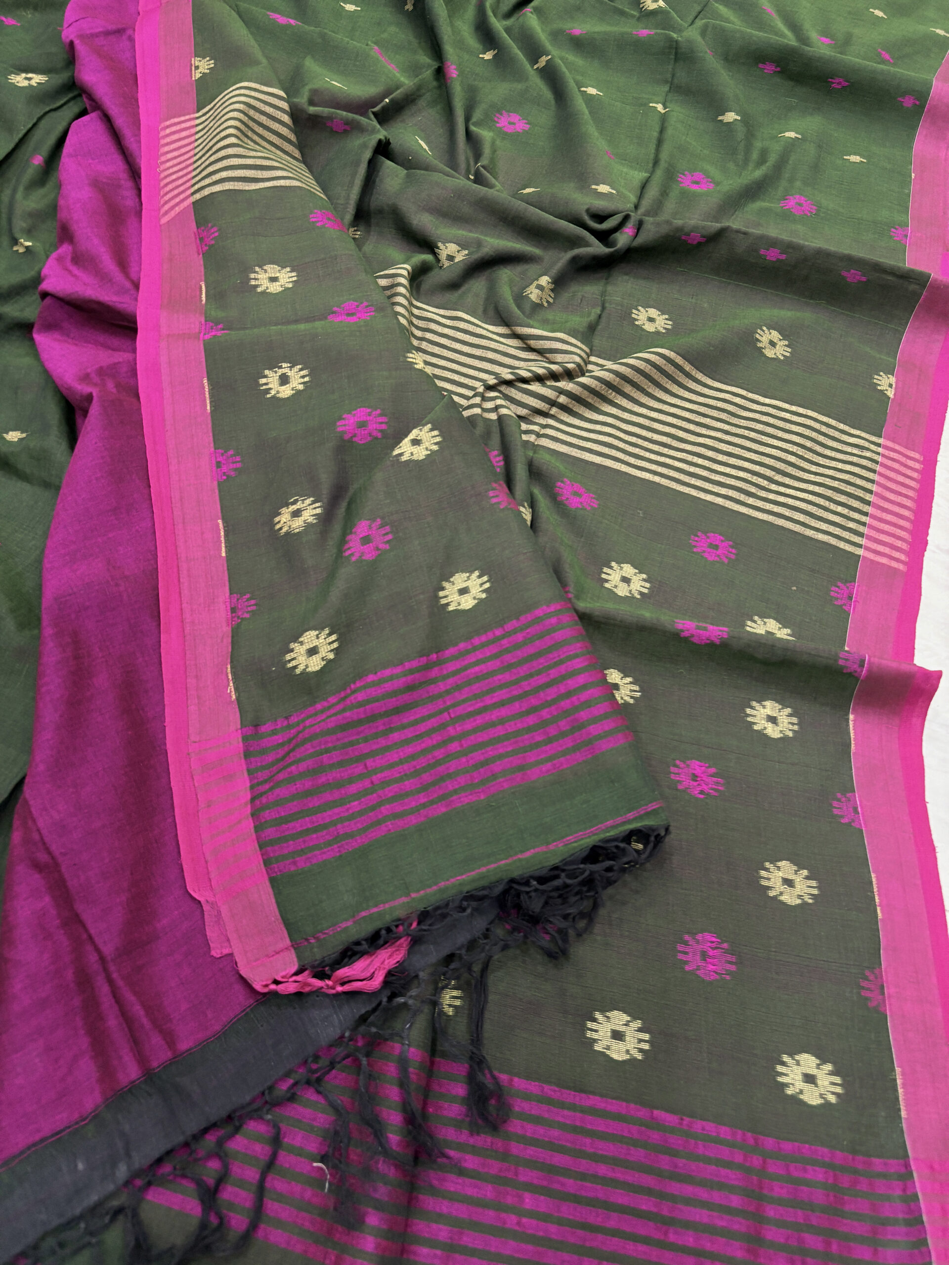 Dark Pista Handloom Mulmul Cotton Dhakai Jamdani Saree - Image 5