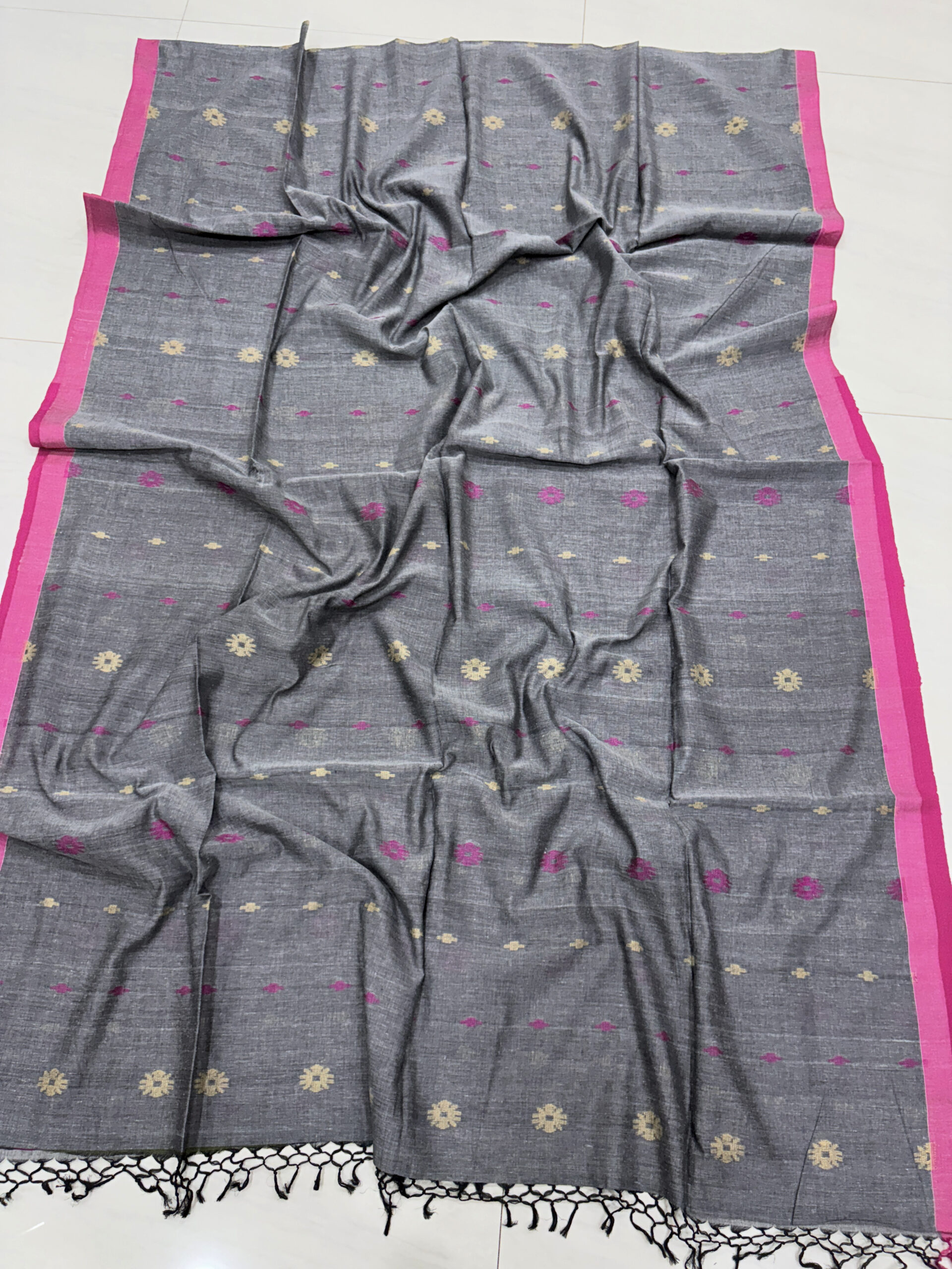 Gray Handloom Mulmul Cotton Dhakai Jamdani Saree - Image 3