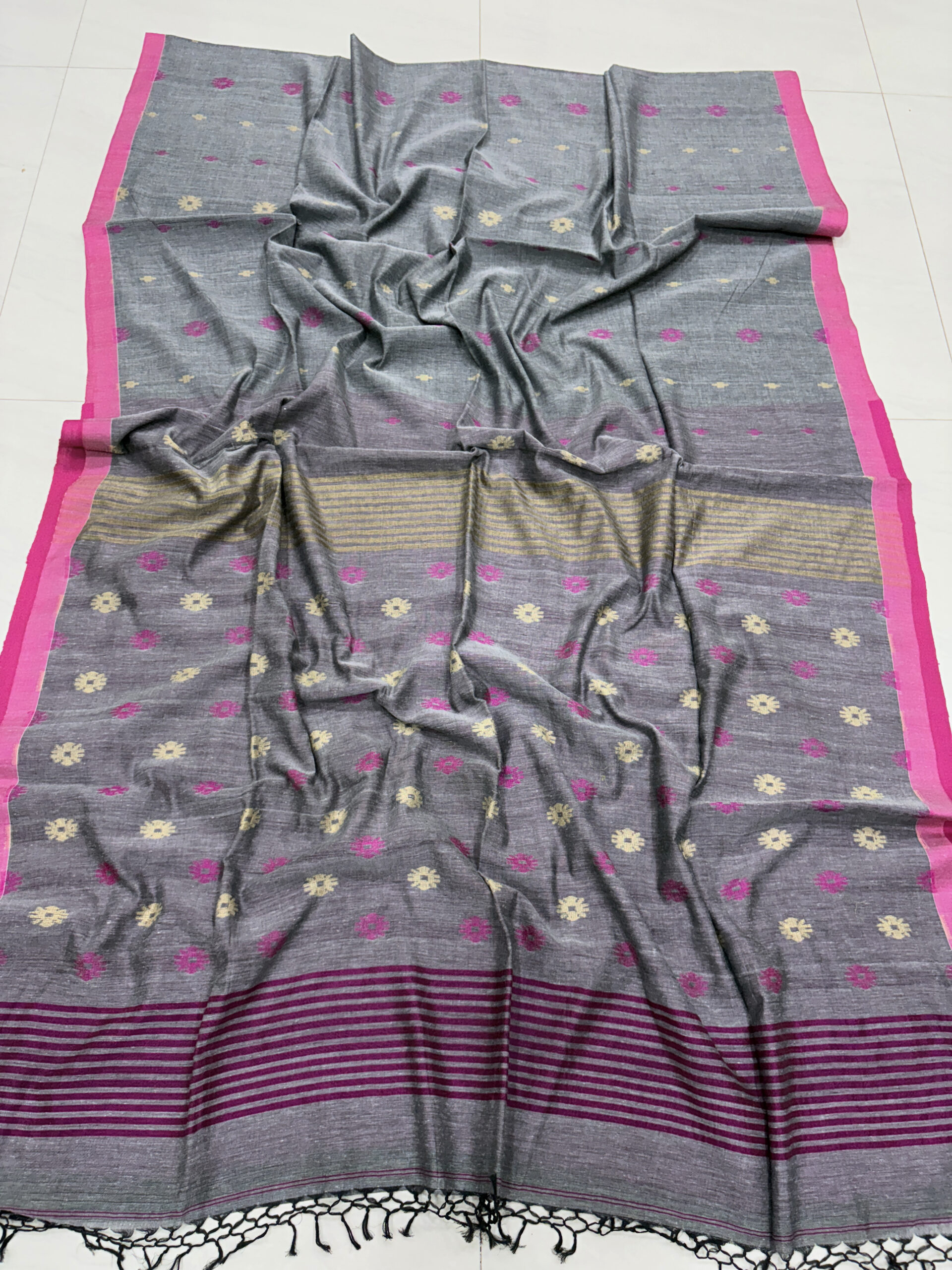 Gray Handloom Mulmul Cotton Dhakai Jamdani Saree