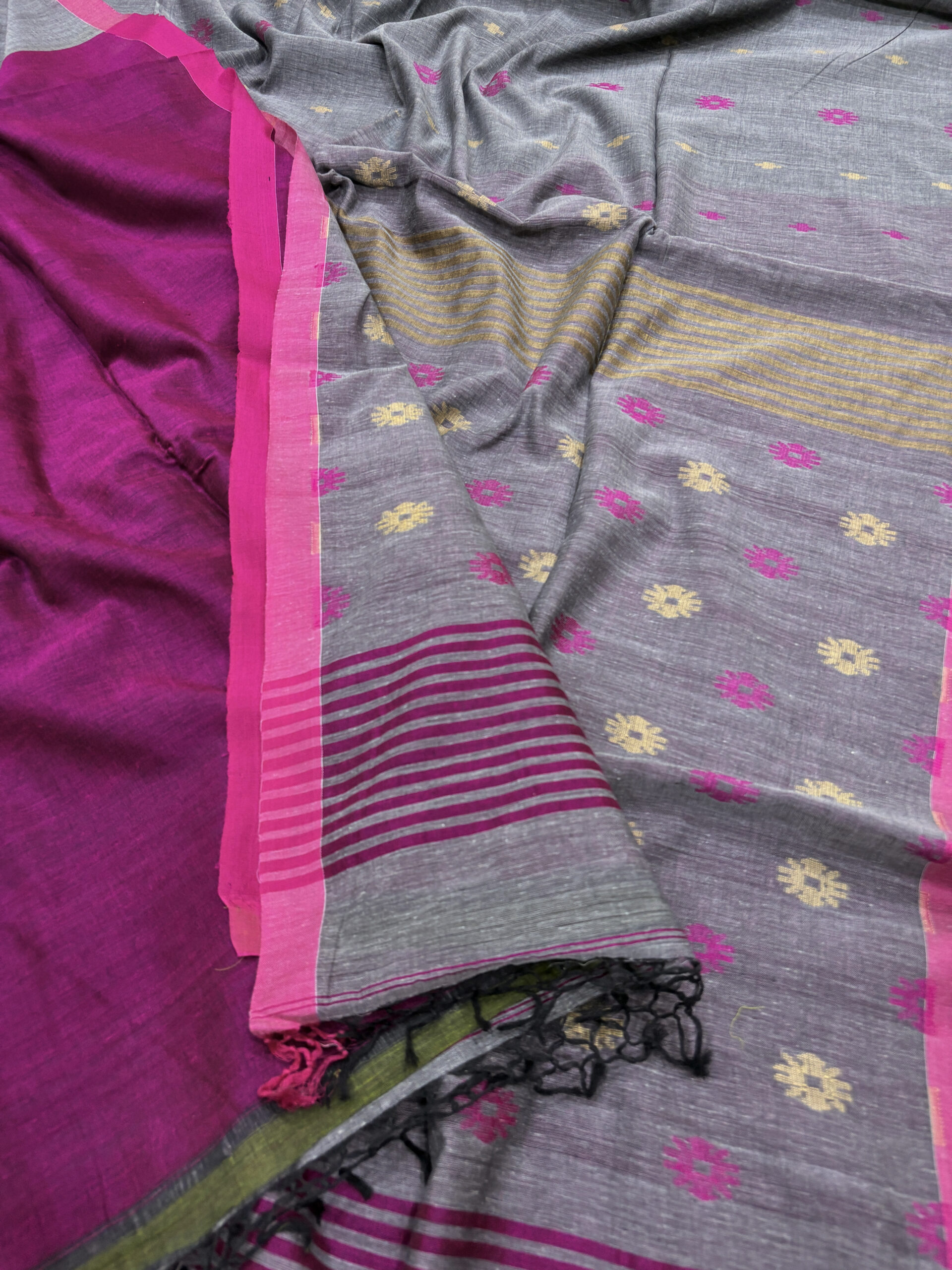 Gray Handloom Mulmul Cotton Dhakai Jamdani Saree - Image 5