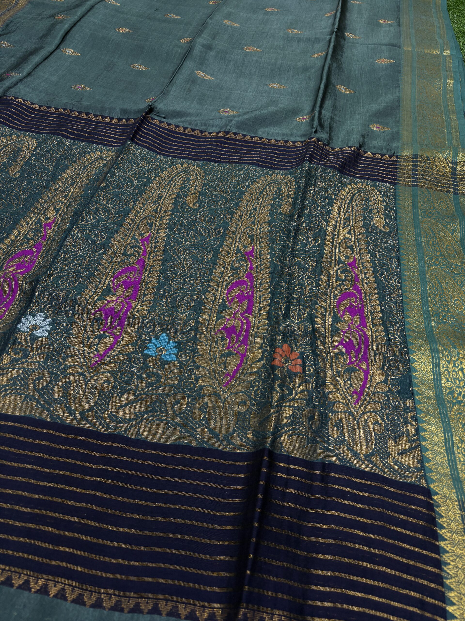 Rama Green Paisley Katan Silk Jamdani Saree with Blouse Piece - Image 4