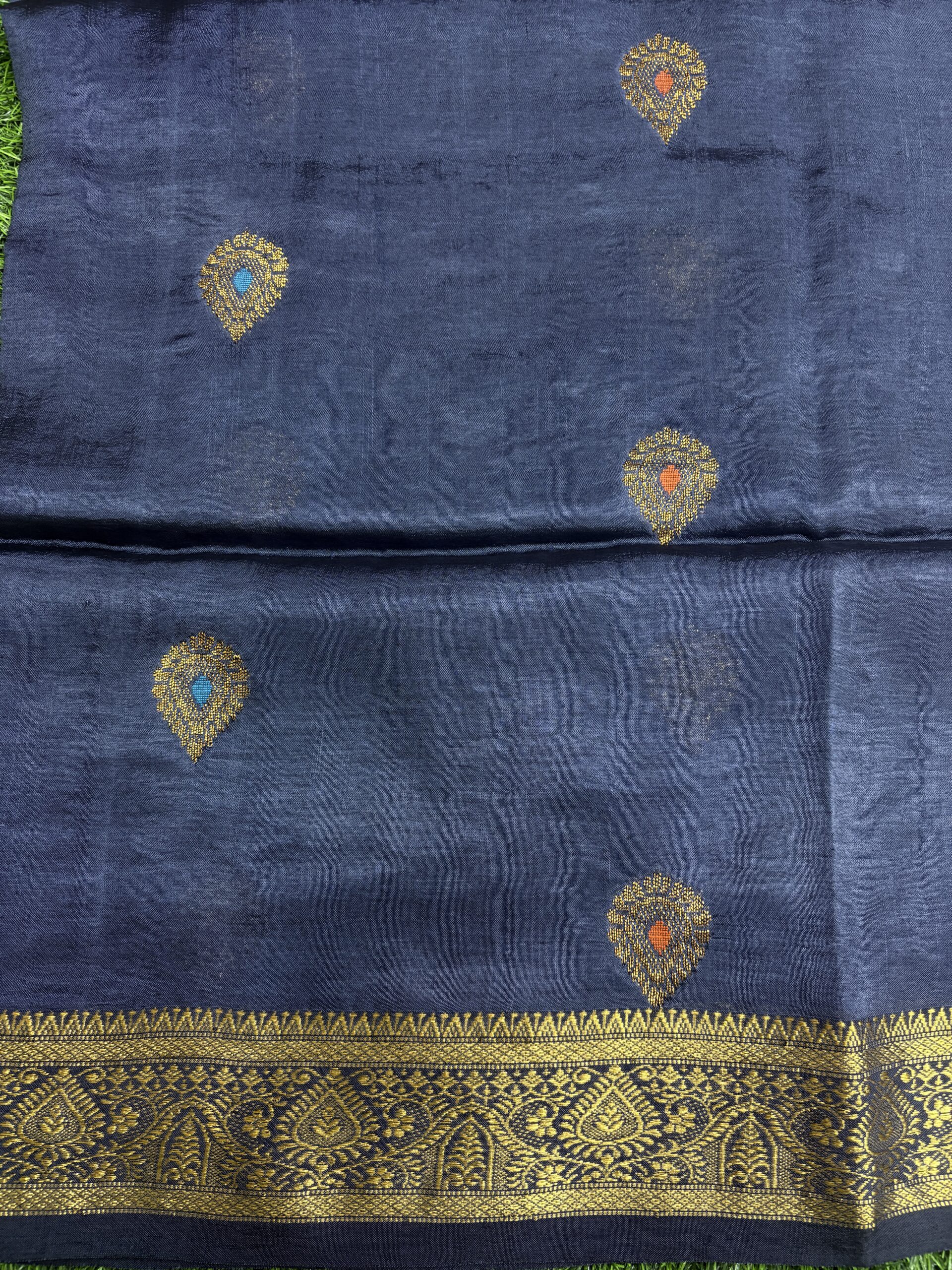 Bluish Gray Bengal Handloom Katan Silk Kanjivaram Saree - Image 7