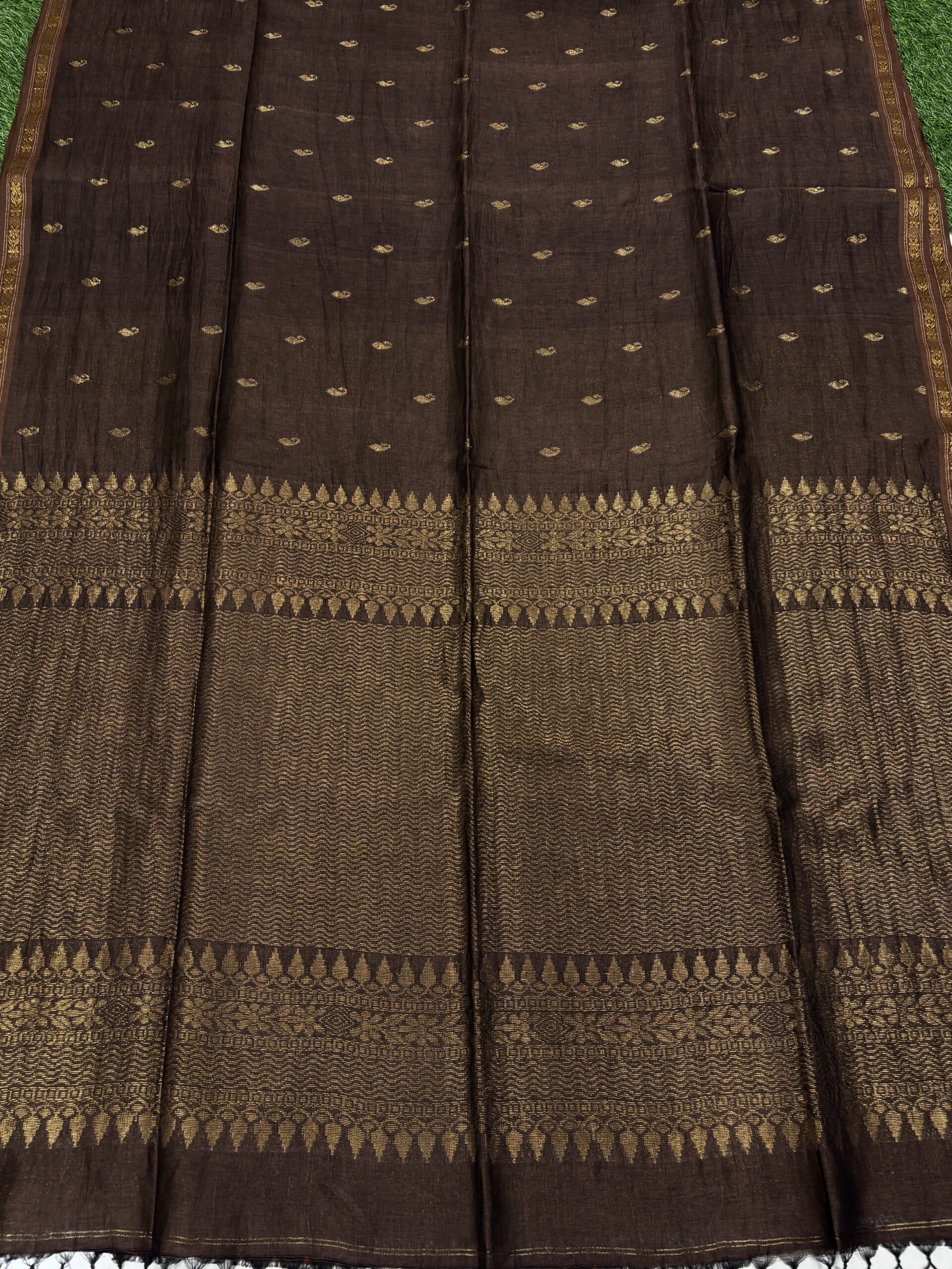 Chocolate Paisly Buta Organic Linen Jamdani Saree - Image 5