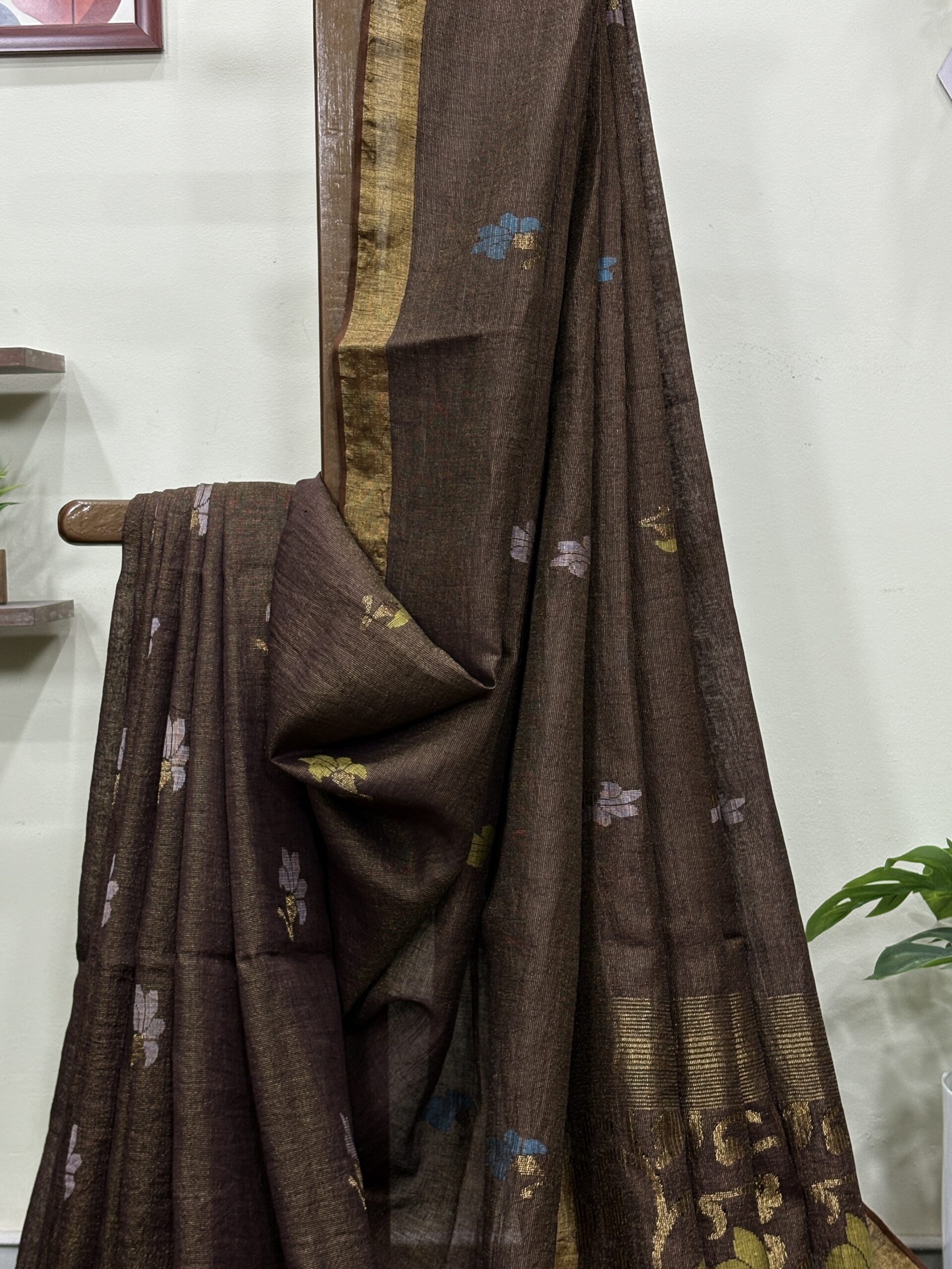 Brown Floral Mina Buta Tissue Organic Linen Jamdani Saree with Blouse Piece - Image 10