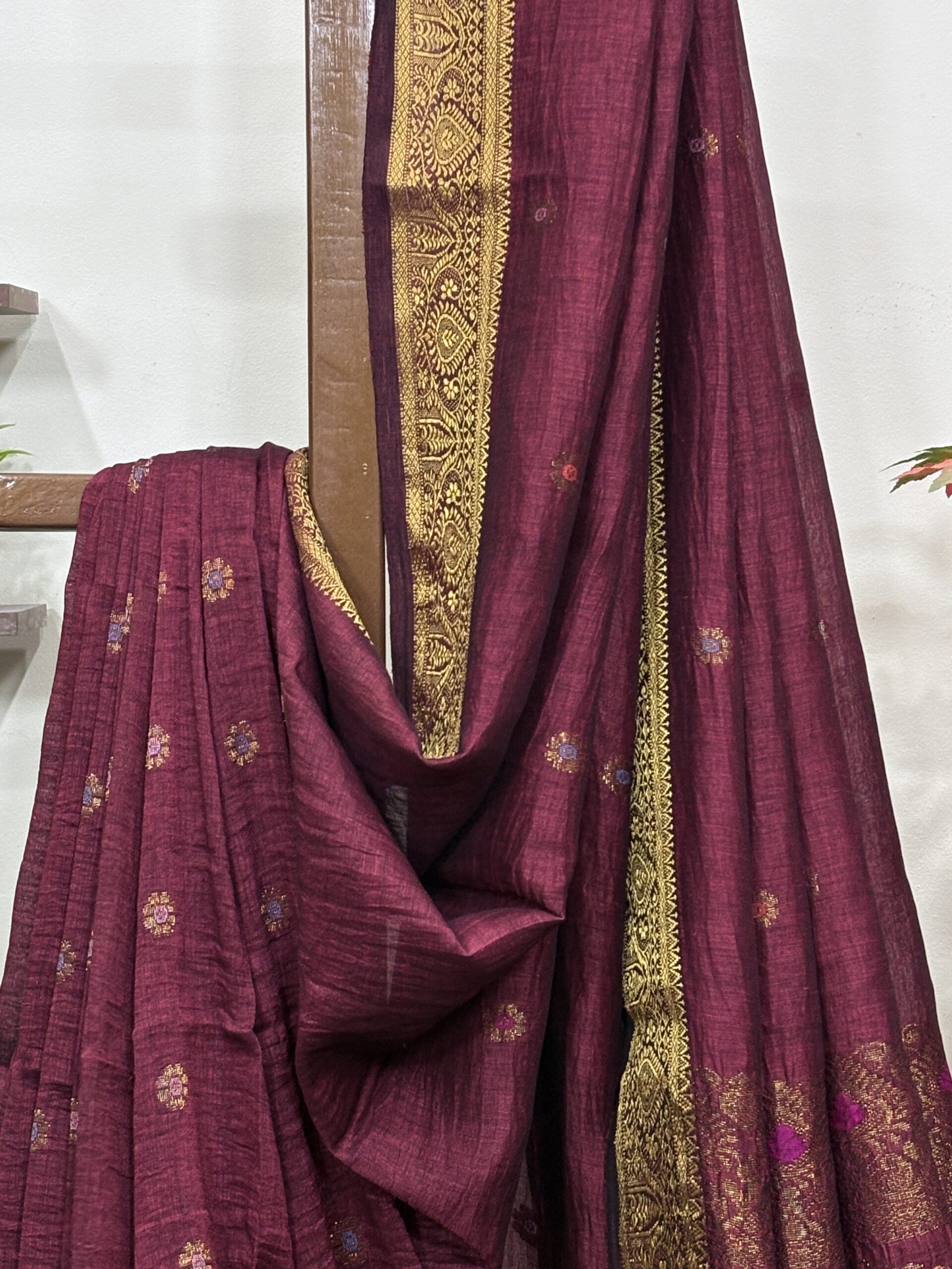 Maroon Floral Mina Buta Organic Linen Jamdani Saree - Image 2