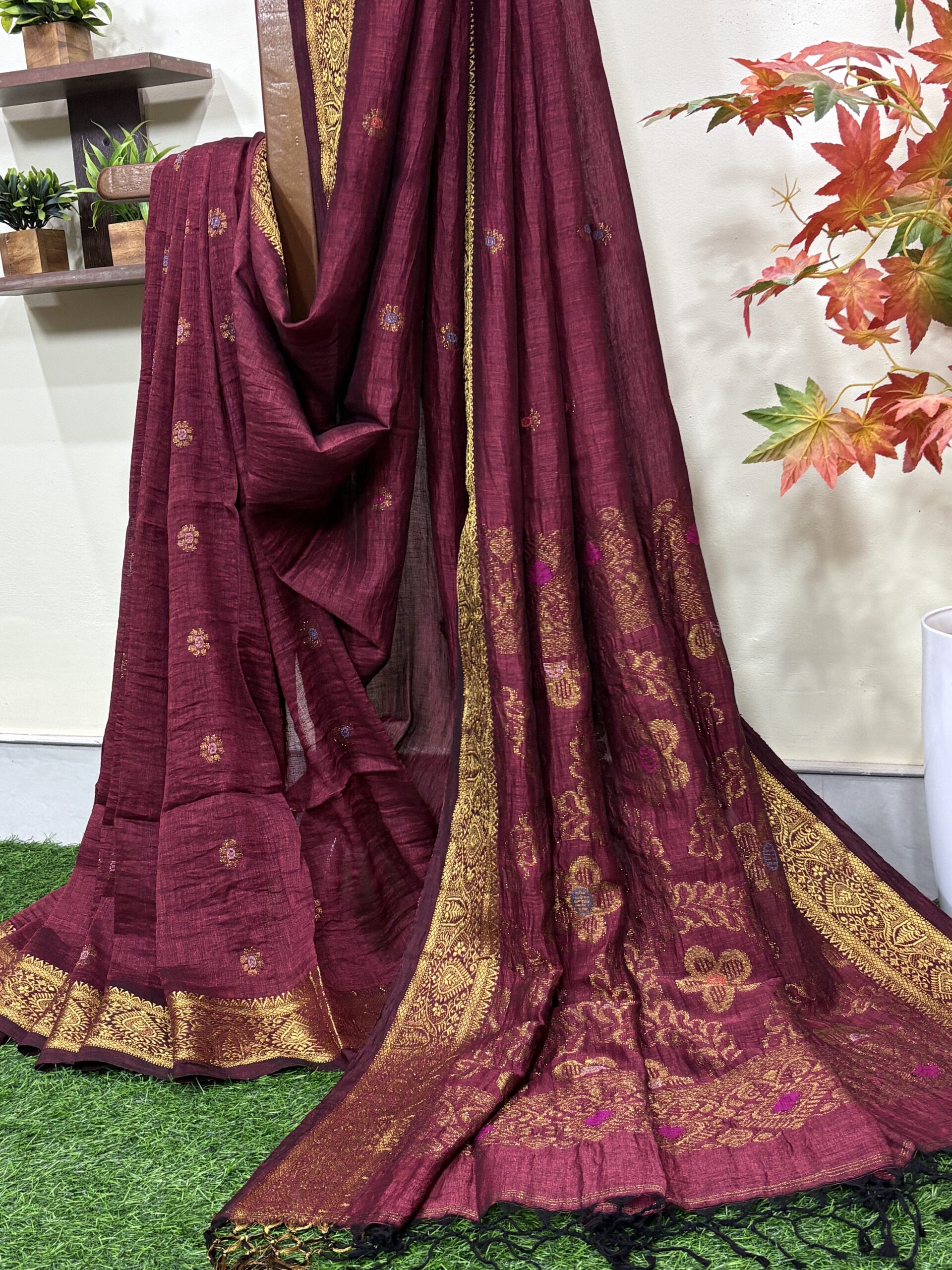 Maroon Floral Mina Buta Organic Linen Jamdani Saree - Image 3