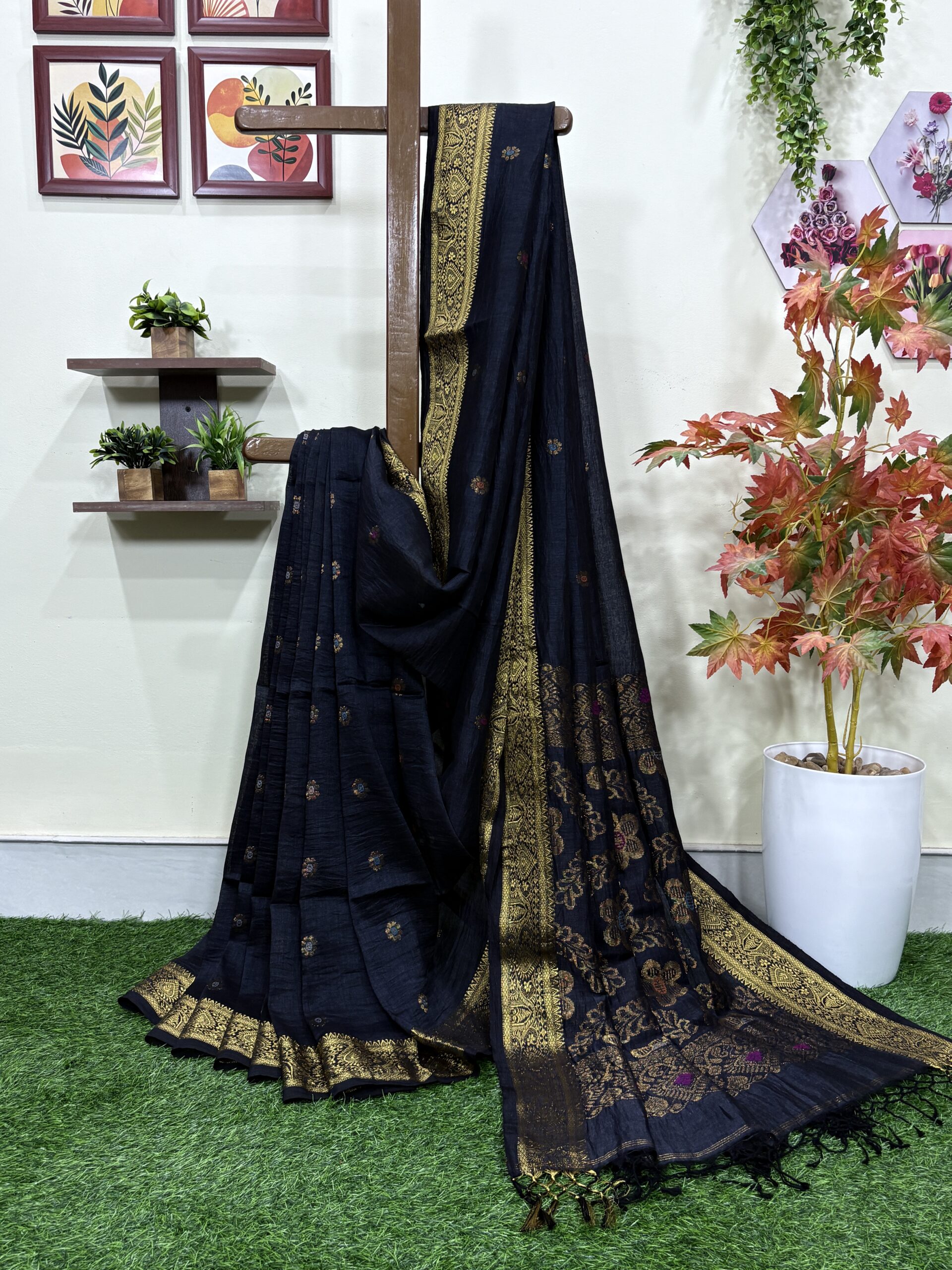 Black Floral Mina Buta Organic Linen Jamdani Saree