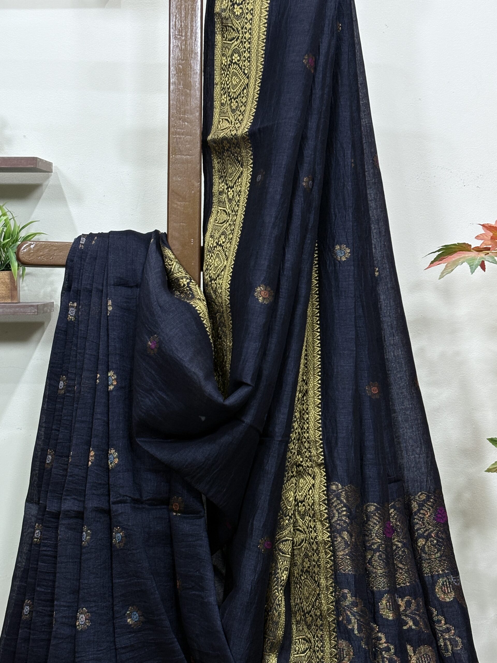 Black Floral Mina Buta Organic Linen Jamdani Saree - Image 3