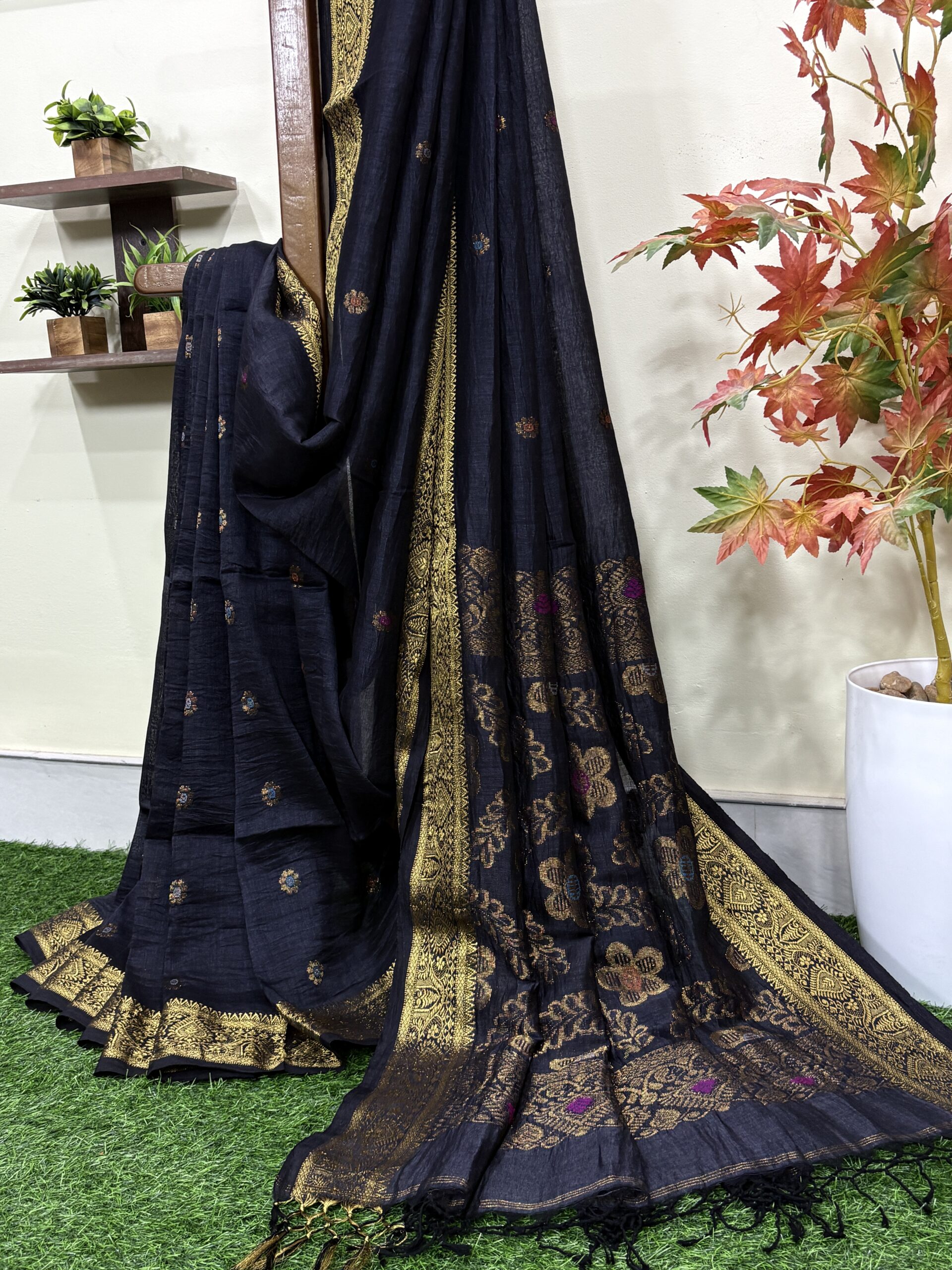 Black Floral Mina Buta Organic Linen Jamdani Saree - Image 2