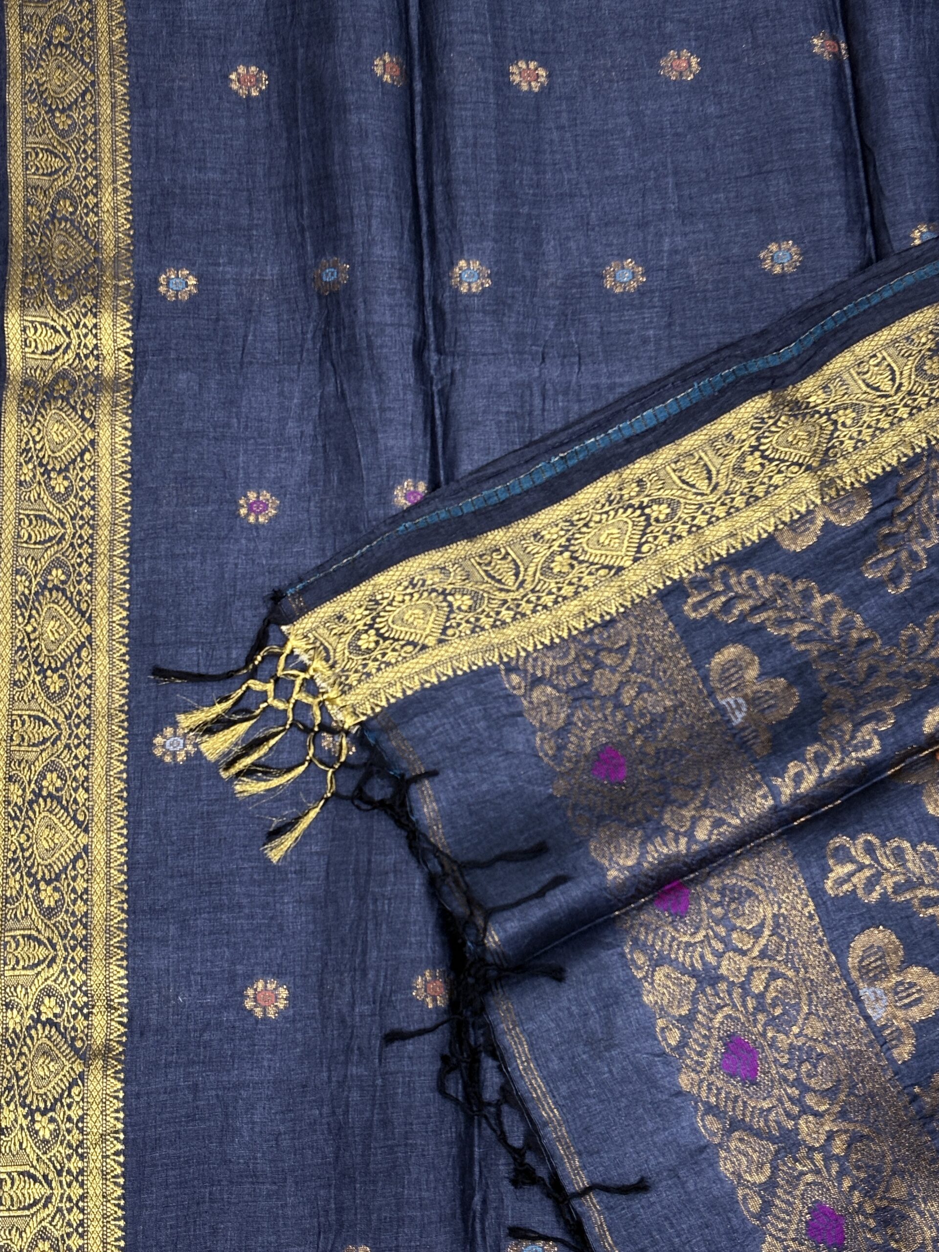 Gray Floral Mina Buta Organic Linen Jamdani Saree - Image 8