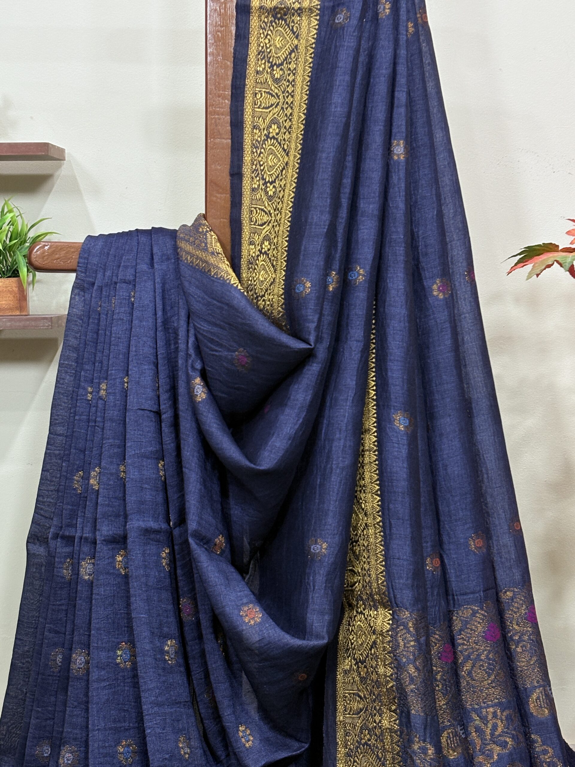 Gray Floral Mina Buta Organic Linen Jamdani Saree - Image 3
