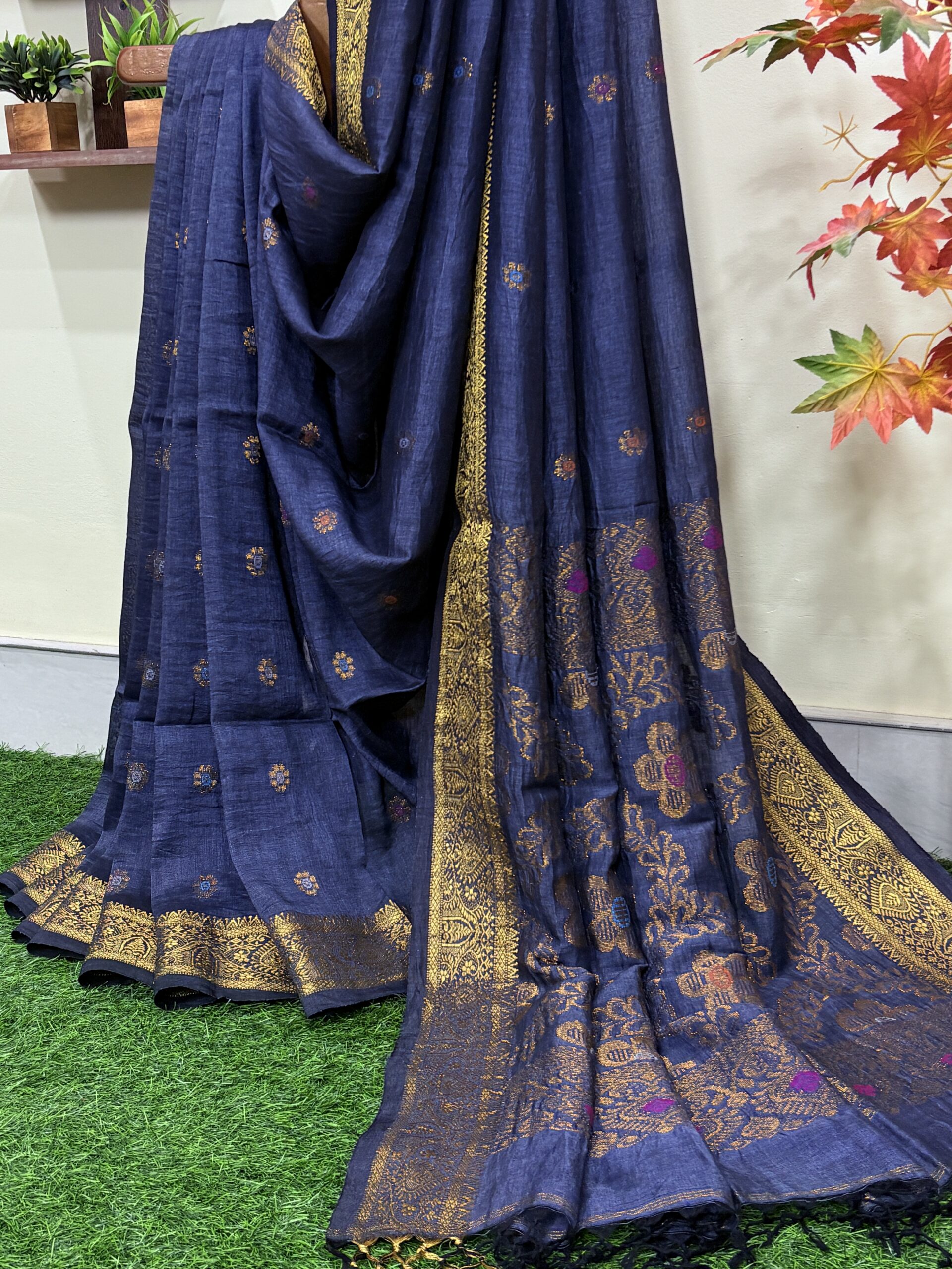 Gray Floral Mina Buta Organic Linen Jamdani Saree - Image 2