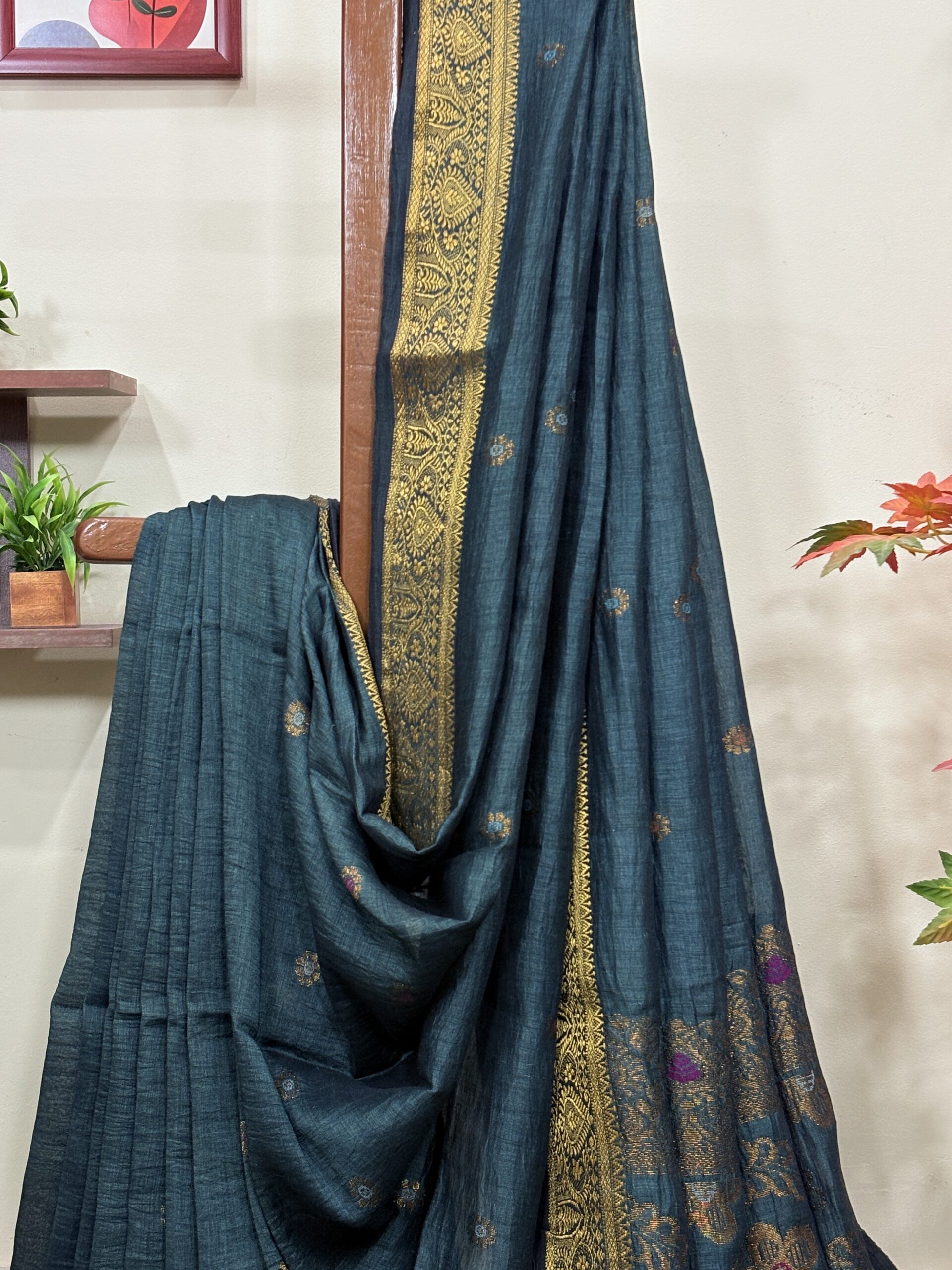 Ramagreen Floral Mina Buta Organic Linen Jamdani Saree - Image 3