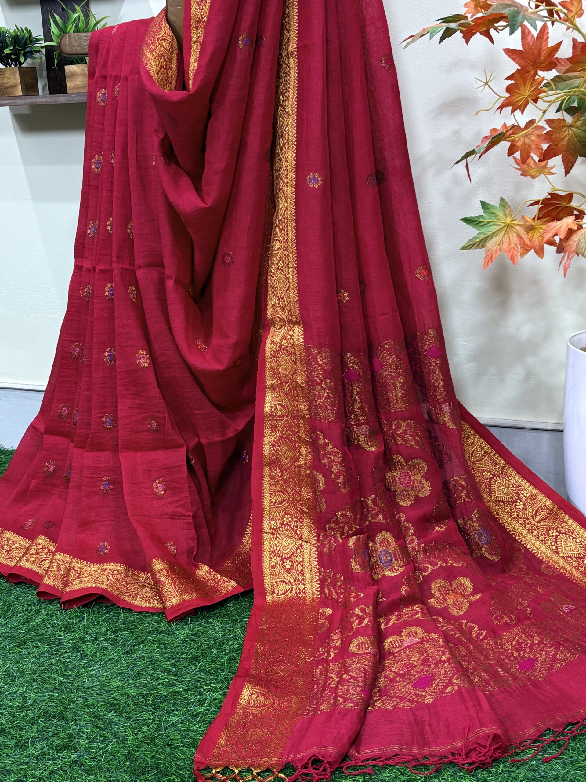 Red Floral Mina Buta Organic Linen Jamdani Saree - Image 2