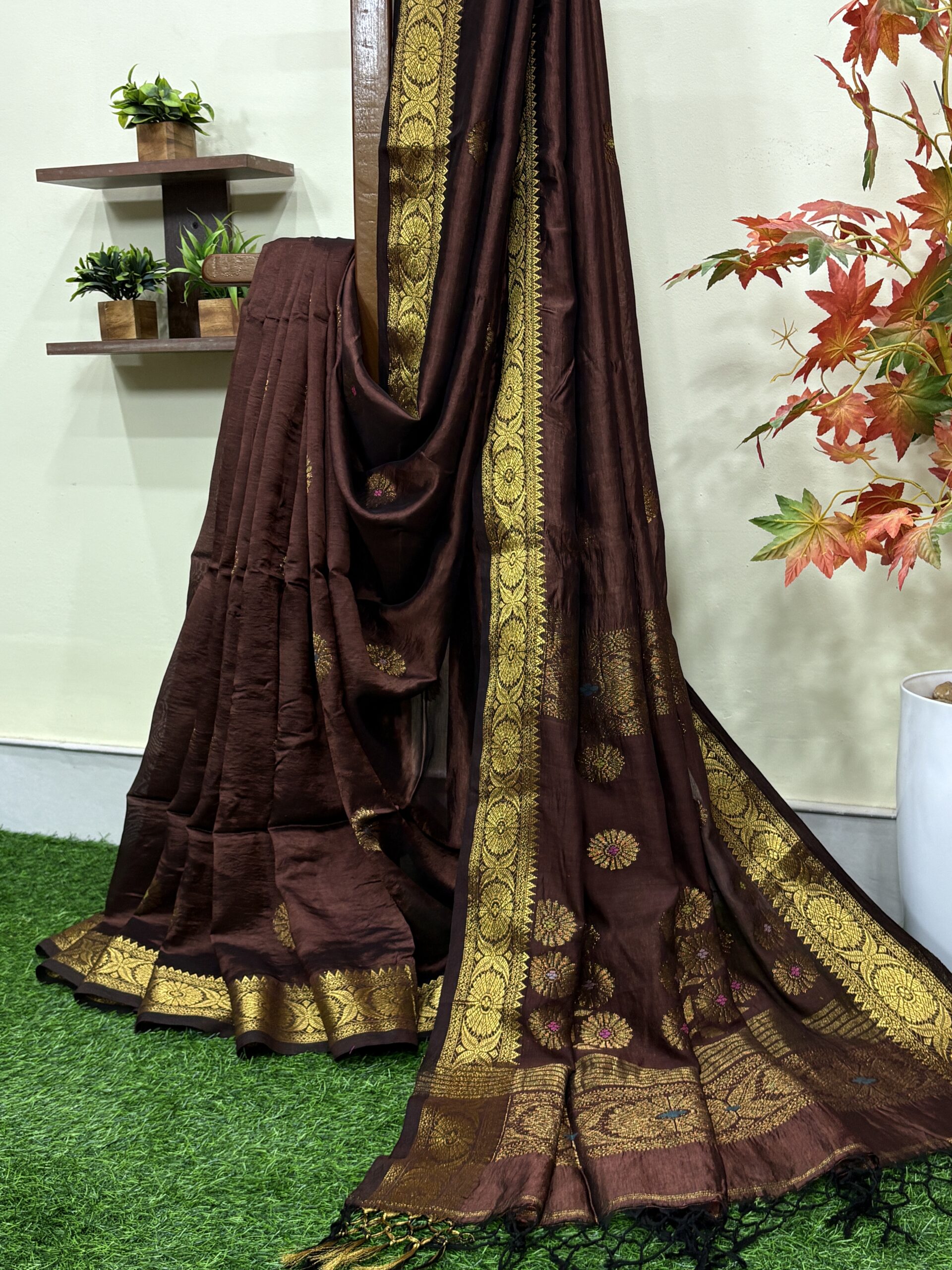 Dark Bwown Katan Silk Jamdani Saree with Blouse Piece - Image 2