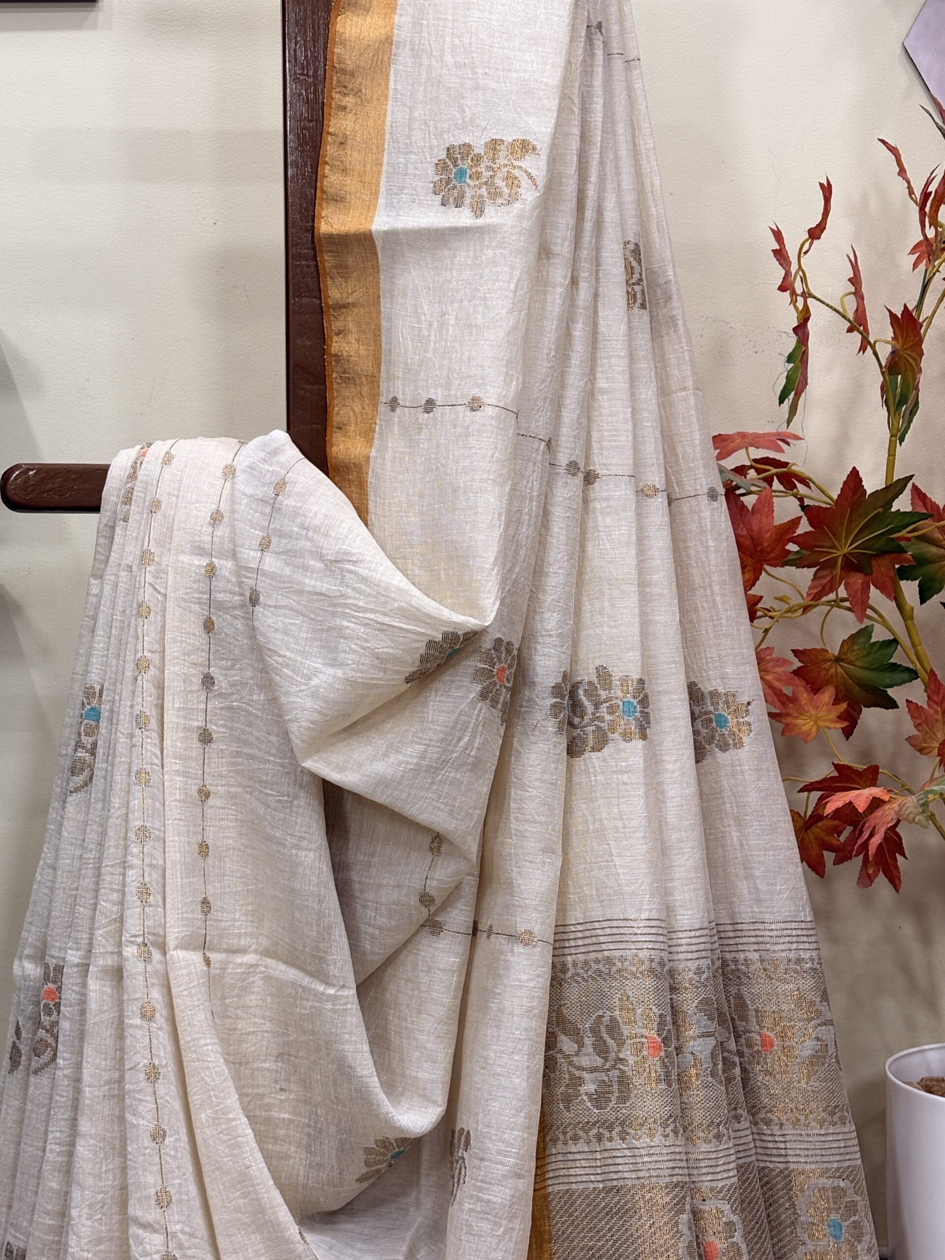 Off-White Floral Mina Buta Tissue Organic Linen Jamdani Saree with Blouse Piece - Image 2
