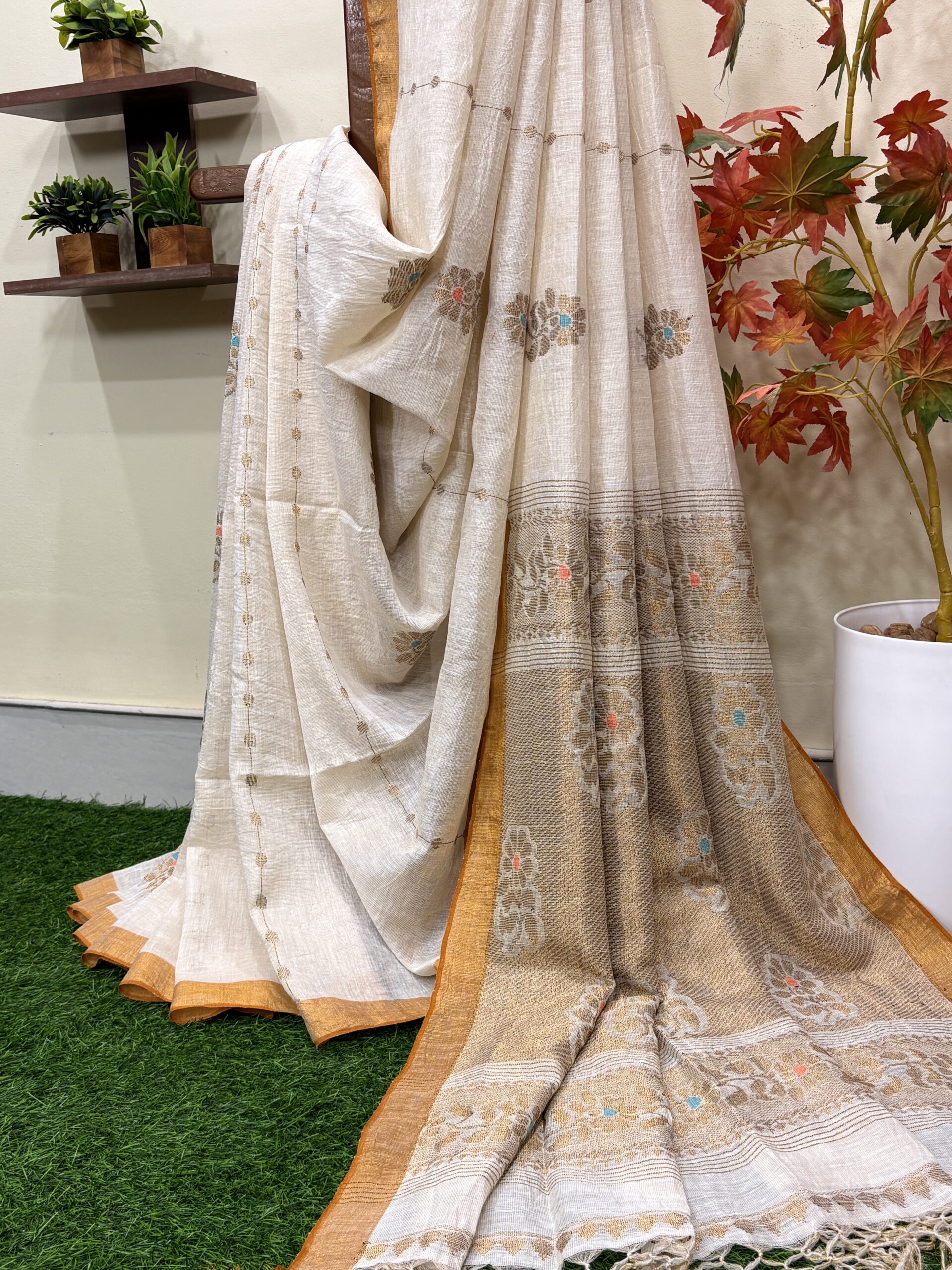 Off-White Floral Mina Buta Tissue Organic Linen Jamdani Saree with Blouse Piece - Image 5